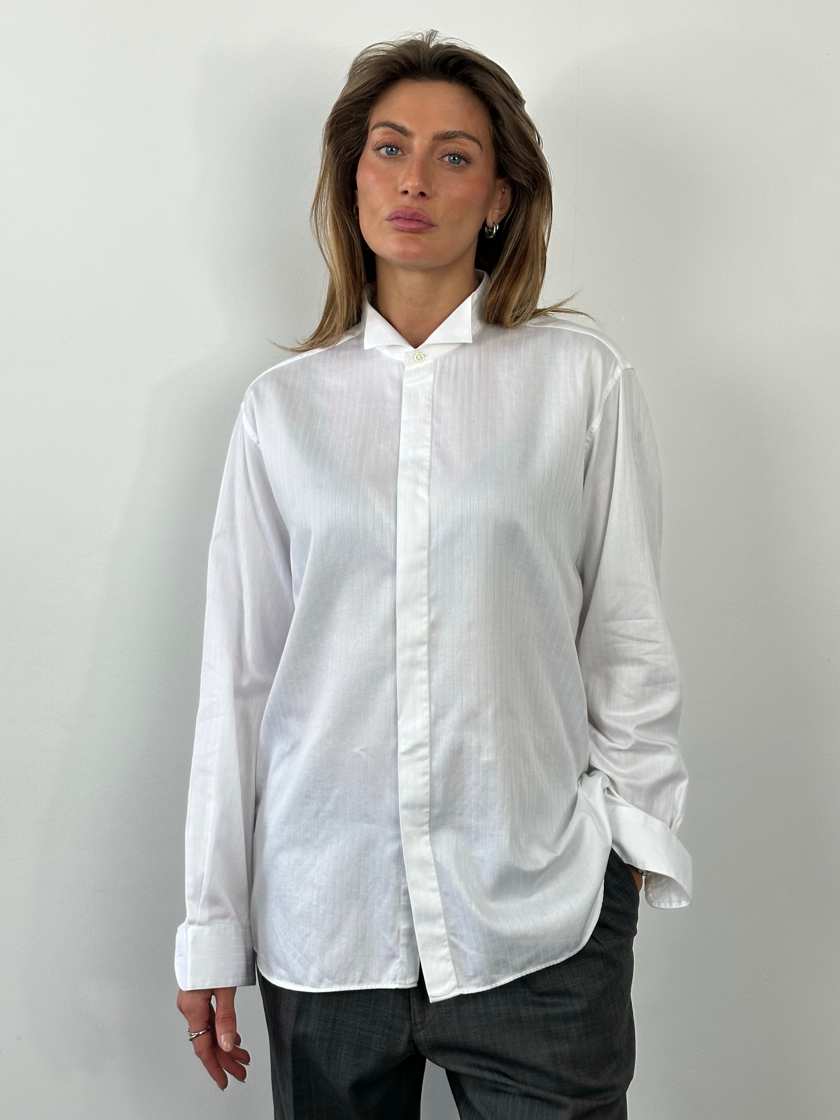 Vintage Italian 1990s concealed placket wing collar shirt in size L, featuring classic design and timeless style.