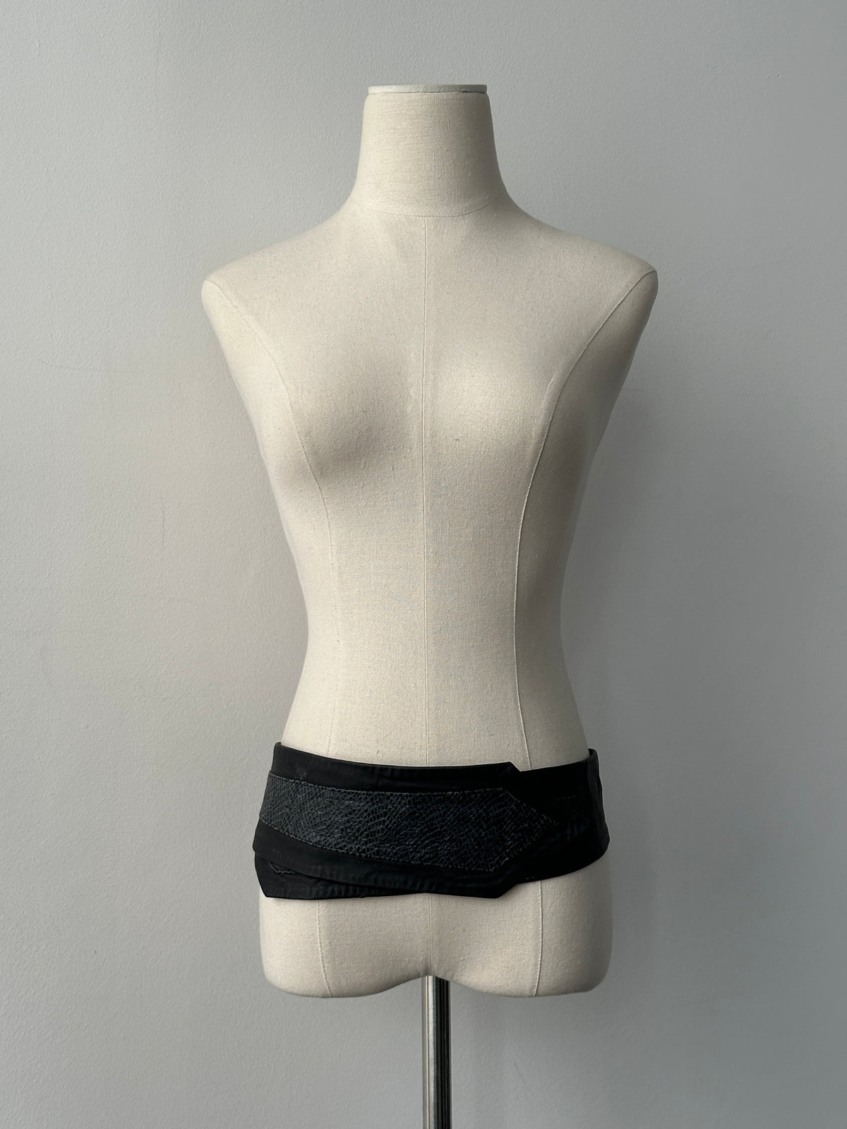 Valentino 1990s Leather Snakeskin Hip Belt - W30-32