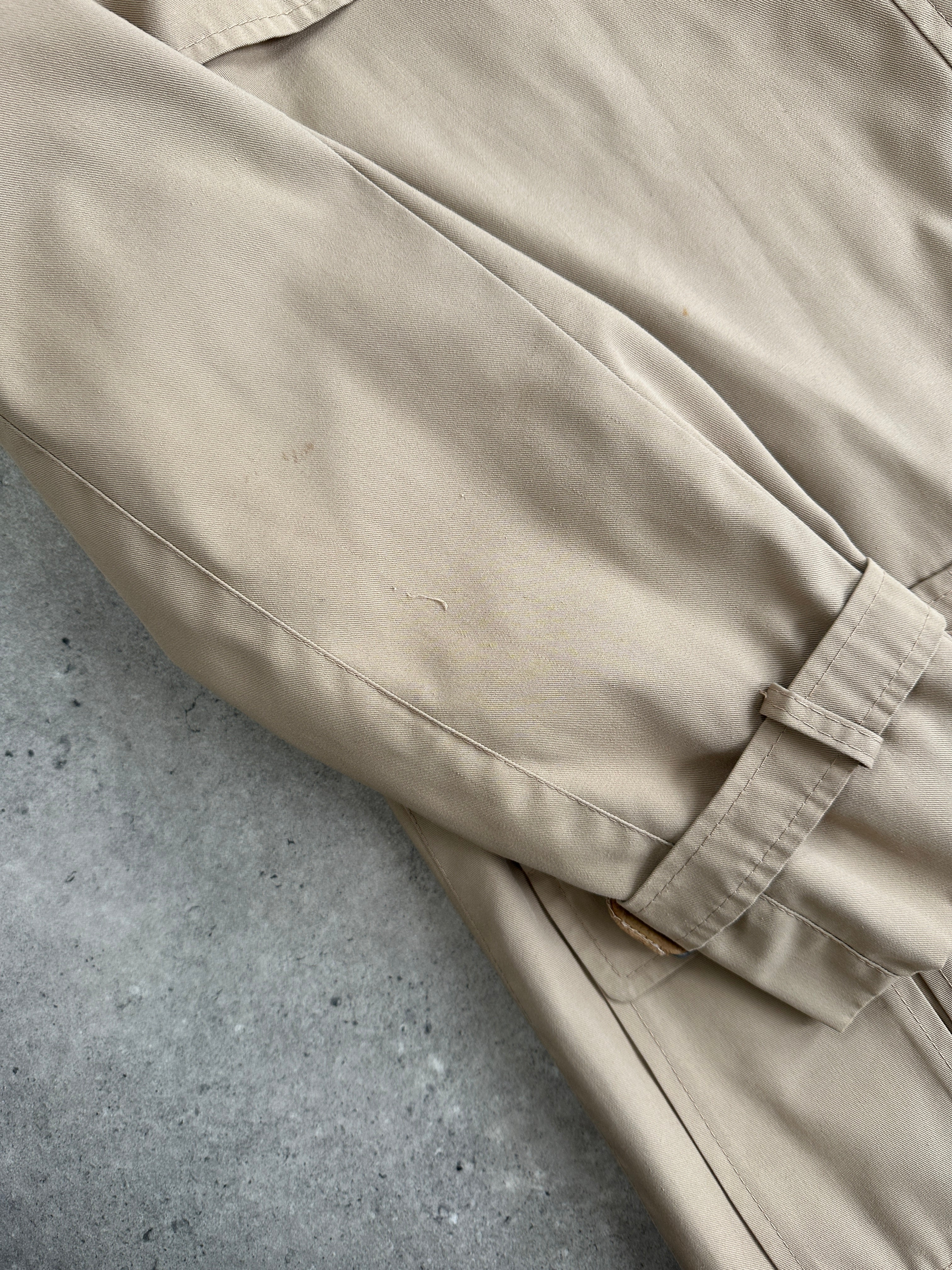 Vintage Italian cotton single-breasted trench coat in size S, featuring classic design and timeless craftsmanship.