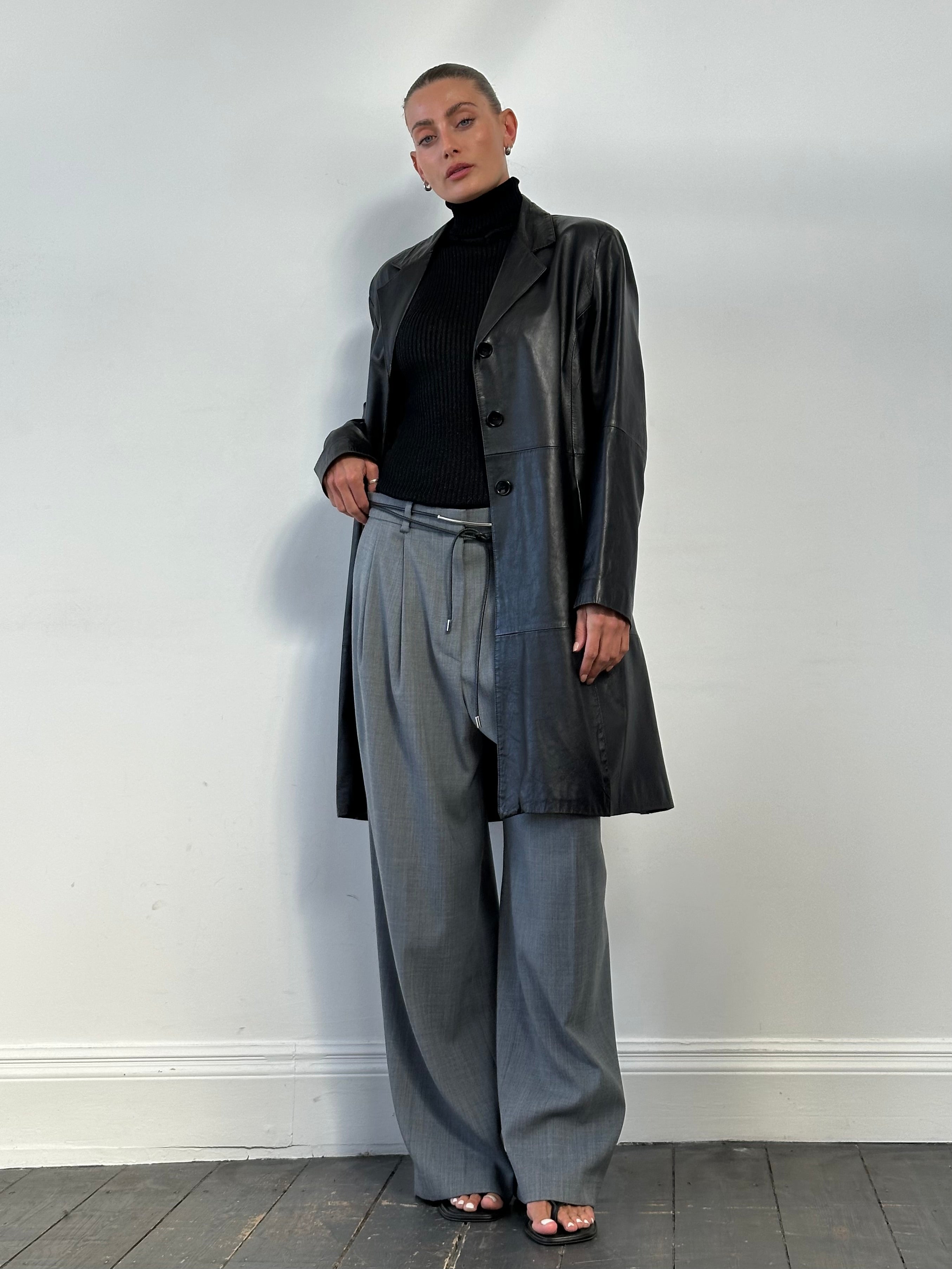 Italian Vintage smooth leather trench coat jacket in size M, stylish retro design with classic tailored fit and sleek leather finish.