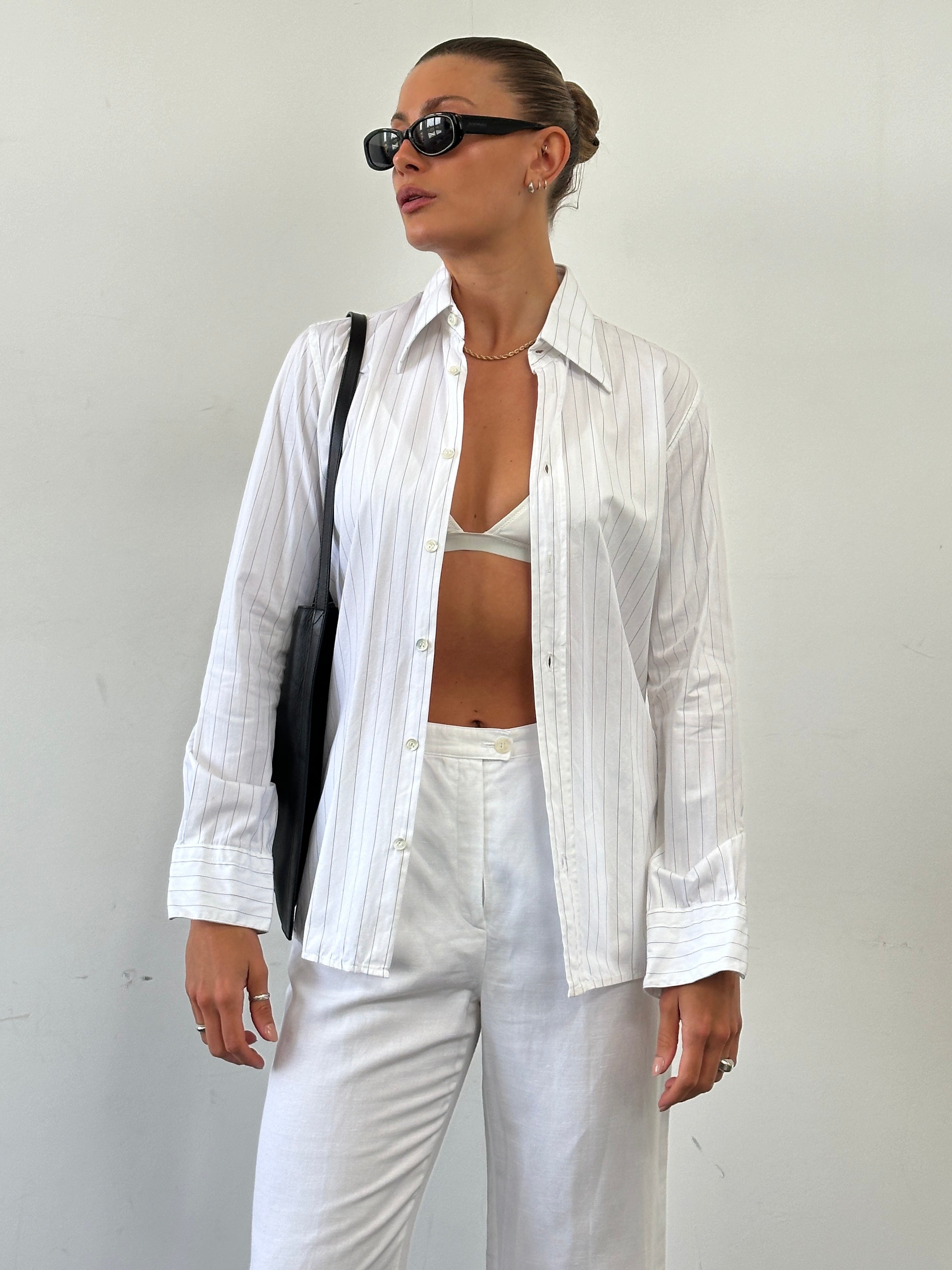 Vintage fitted stripe shirt with a dagger collar in XS/S size, featuring a classic design and bold vertical stripes.