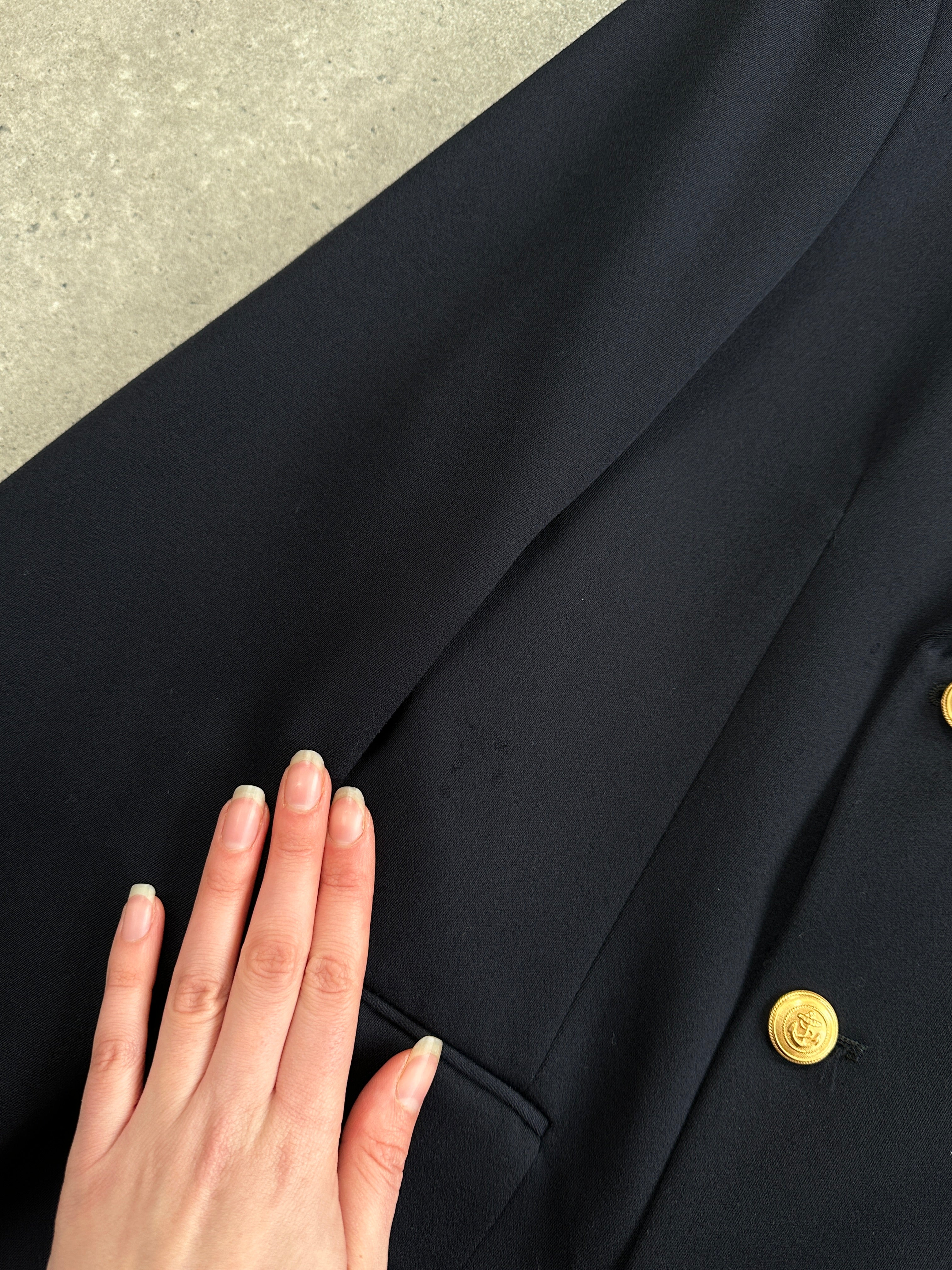 Vintage bespoke button wool double-breasted blazer in size 42L, featuring classic tailored design and premium fabric.
