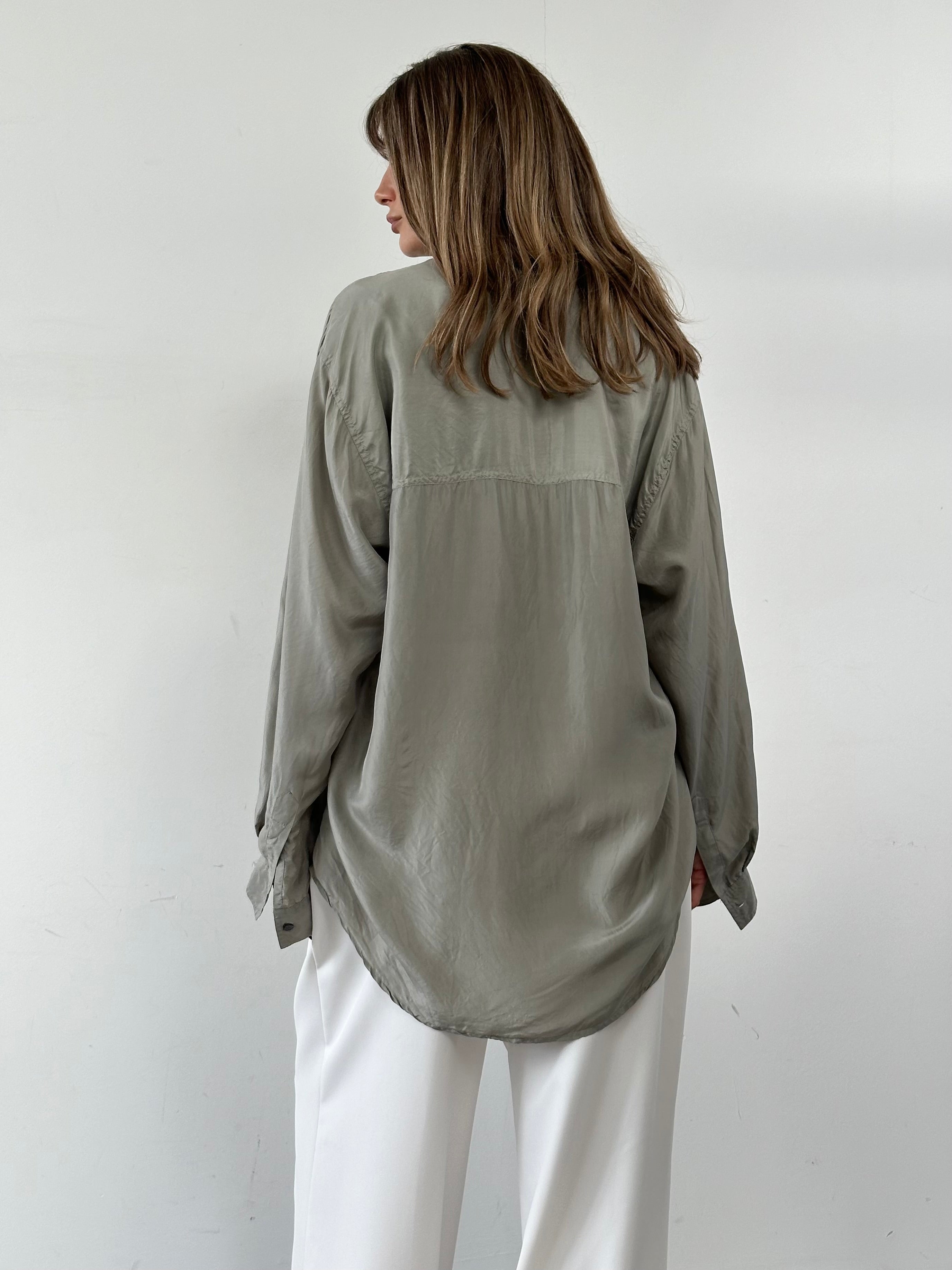 Vintage pure silk relaxed fit shirt in XXL style shown in the image with soft fabric and classic collar design.