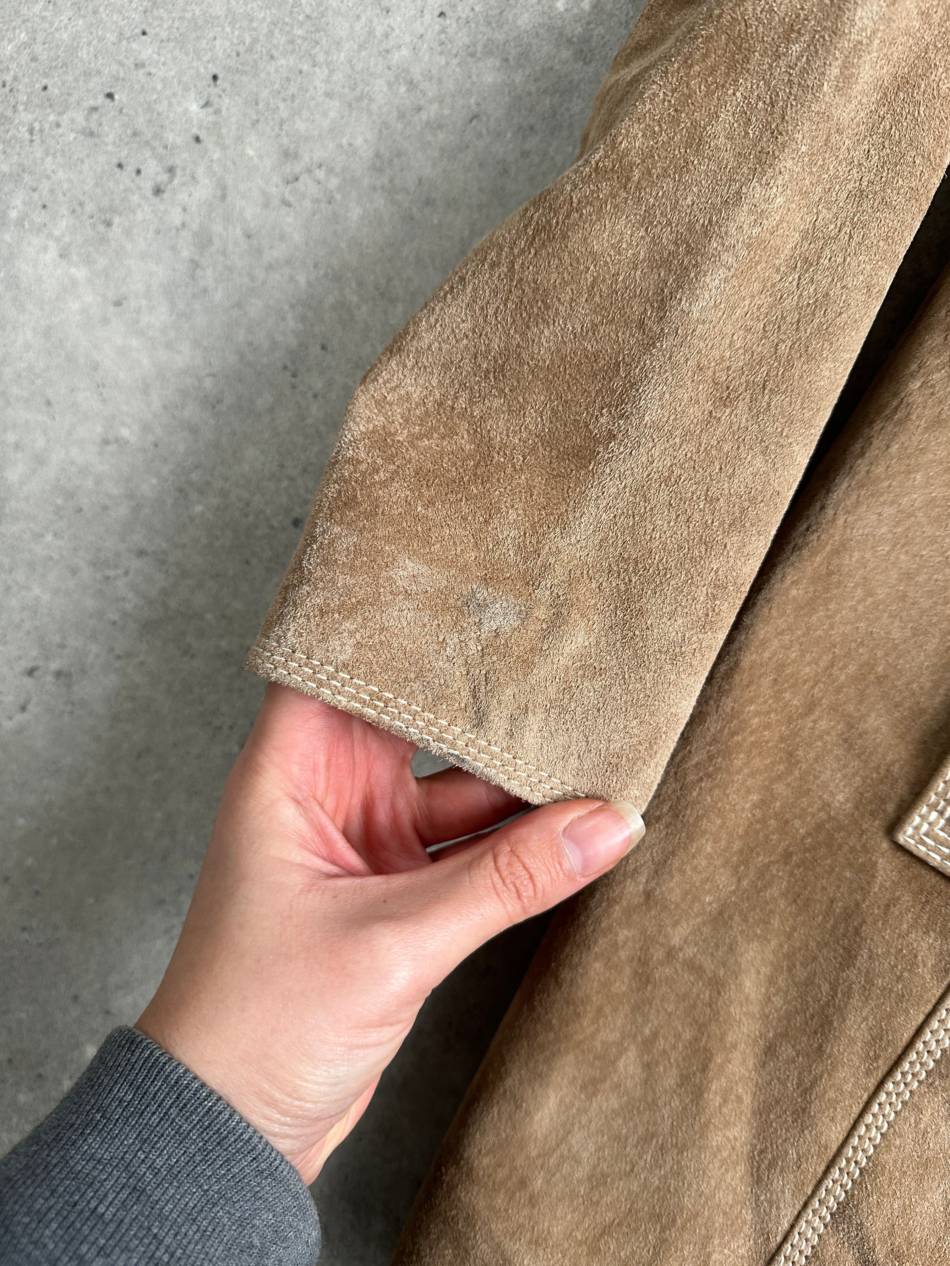 Vintage suede belted jacket in size M, stylish outerwear with classic design and textured suede fabric.