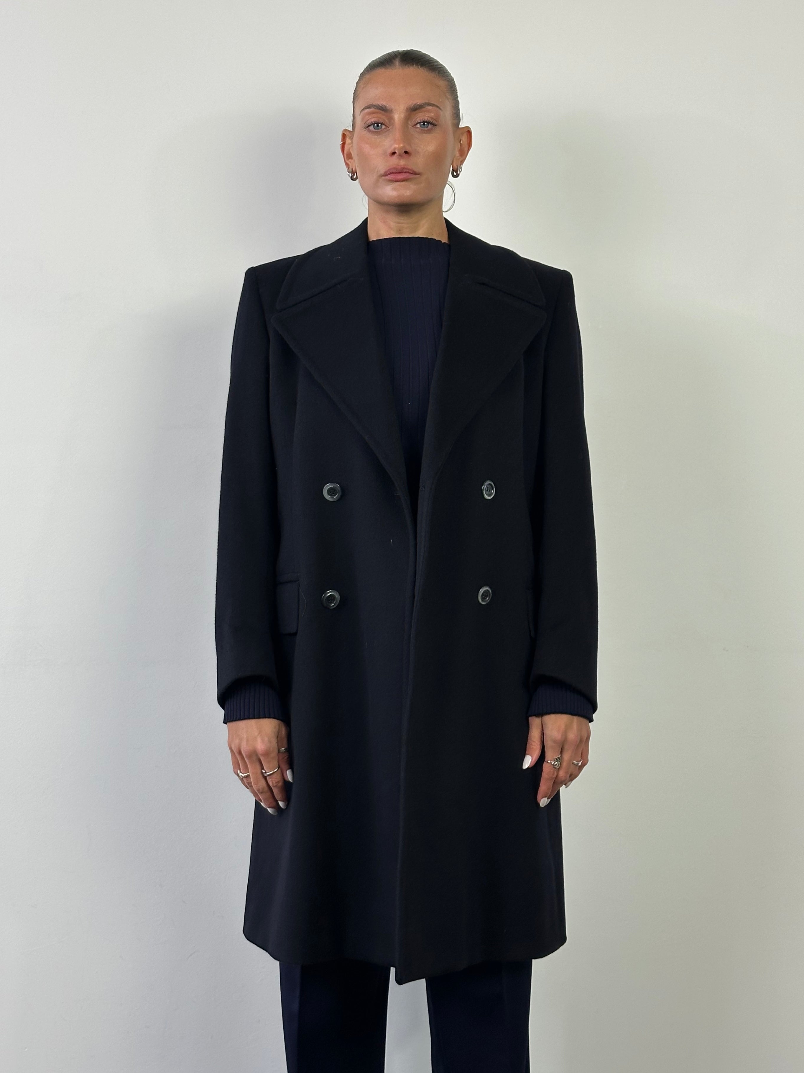 Vintage pure wool large lapel double-breasted coat in size M, stylish classic design with warm, textured fabric.