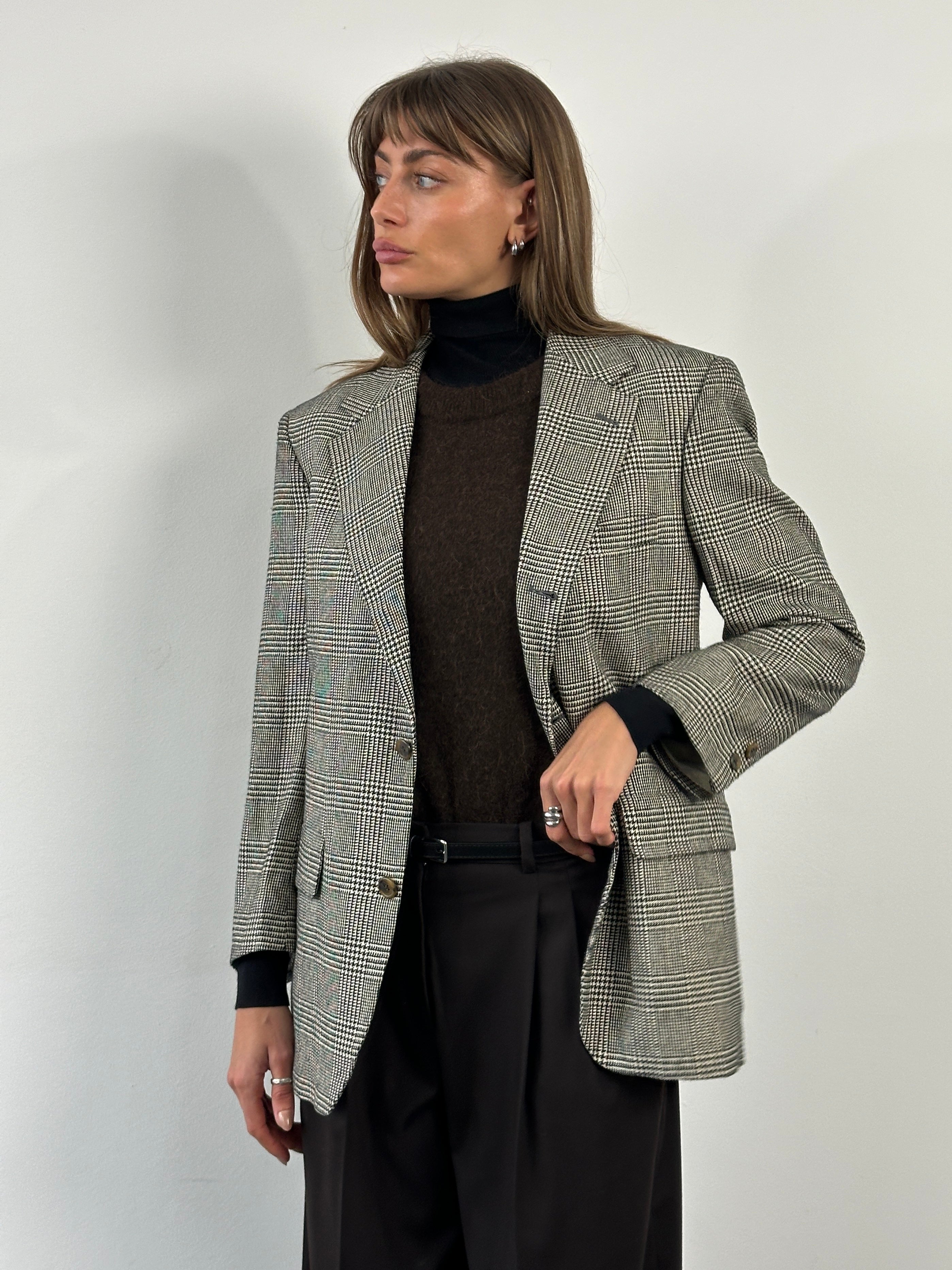 Brooks Brothers 1990s check wool single-breasted blazer in size 38S/M, featuring classic pattern and tailored fit.