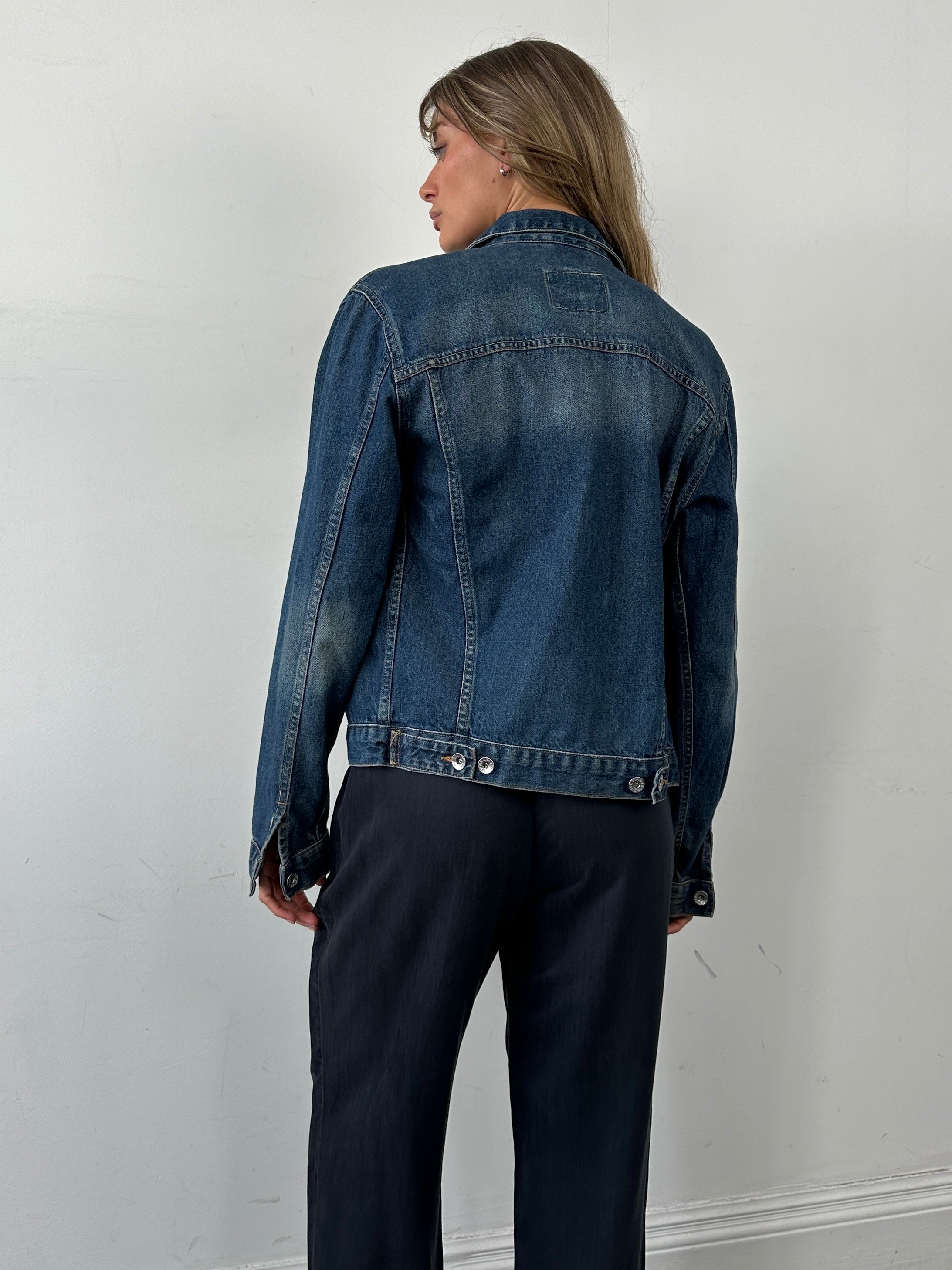 Levi’s faded denim jacket in size S, featuring classic denim texture and a relaxed fit, displayed on a plain background.