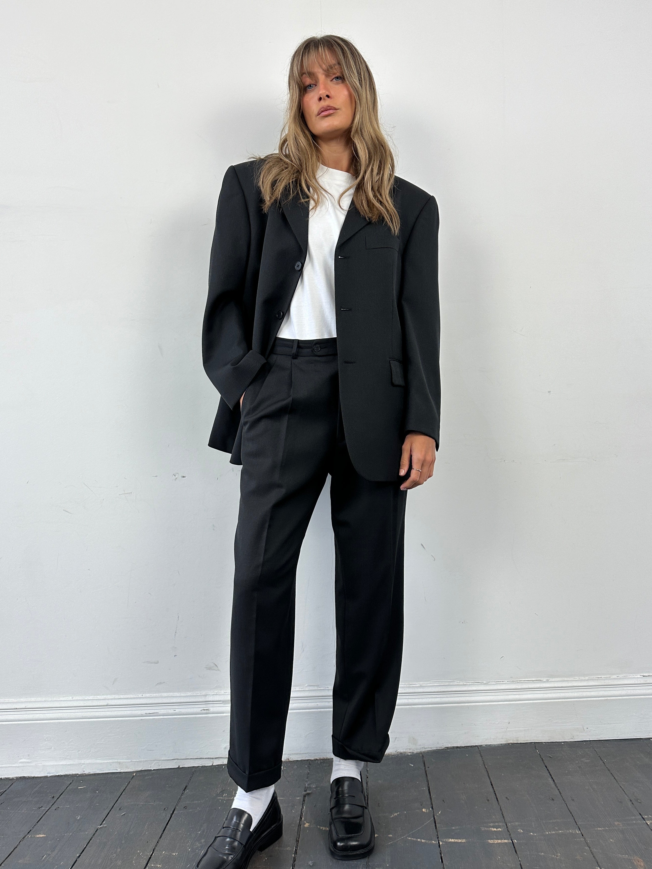 Pierre Cardin wool single-breasted suit jumpsuit in size 40S/W30, featuring tailored fit and classic lapel design.