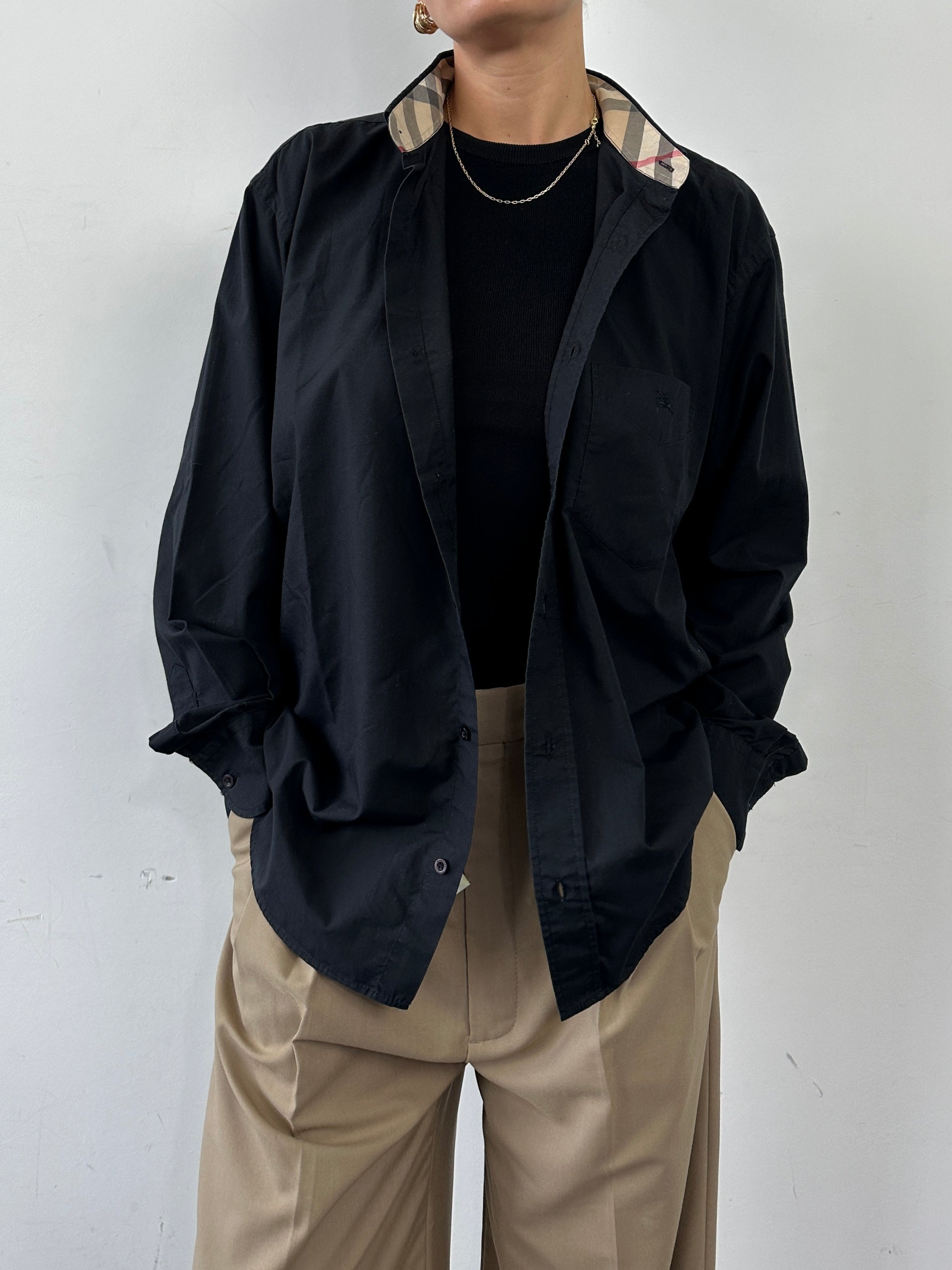 Burberry London pure cotton logo shirt in XL featuring a classic design and the iconic Burberry logo.