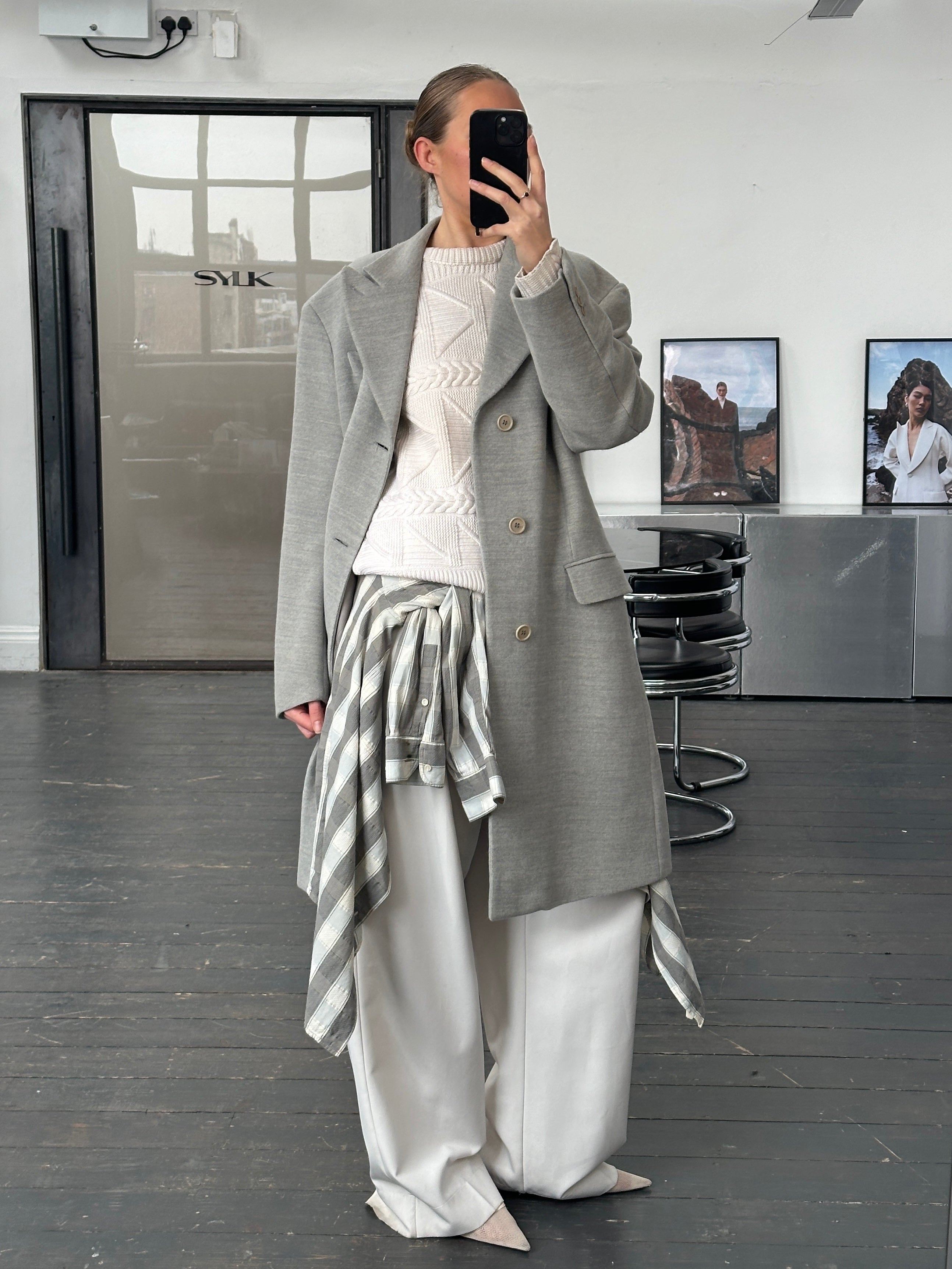 Gianfranco Ferre 1990s wool single-breasted coat in size L, featuring classic tailored design and neutral color.