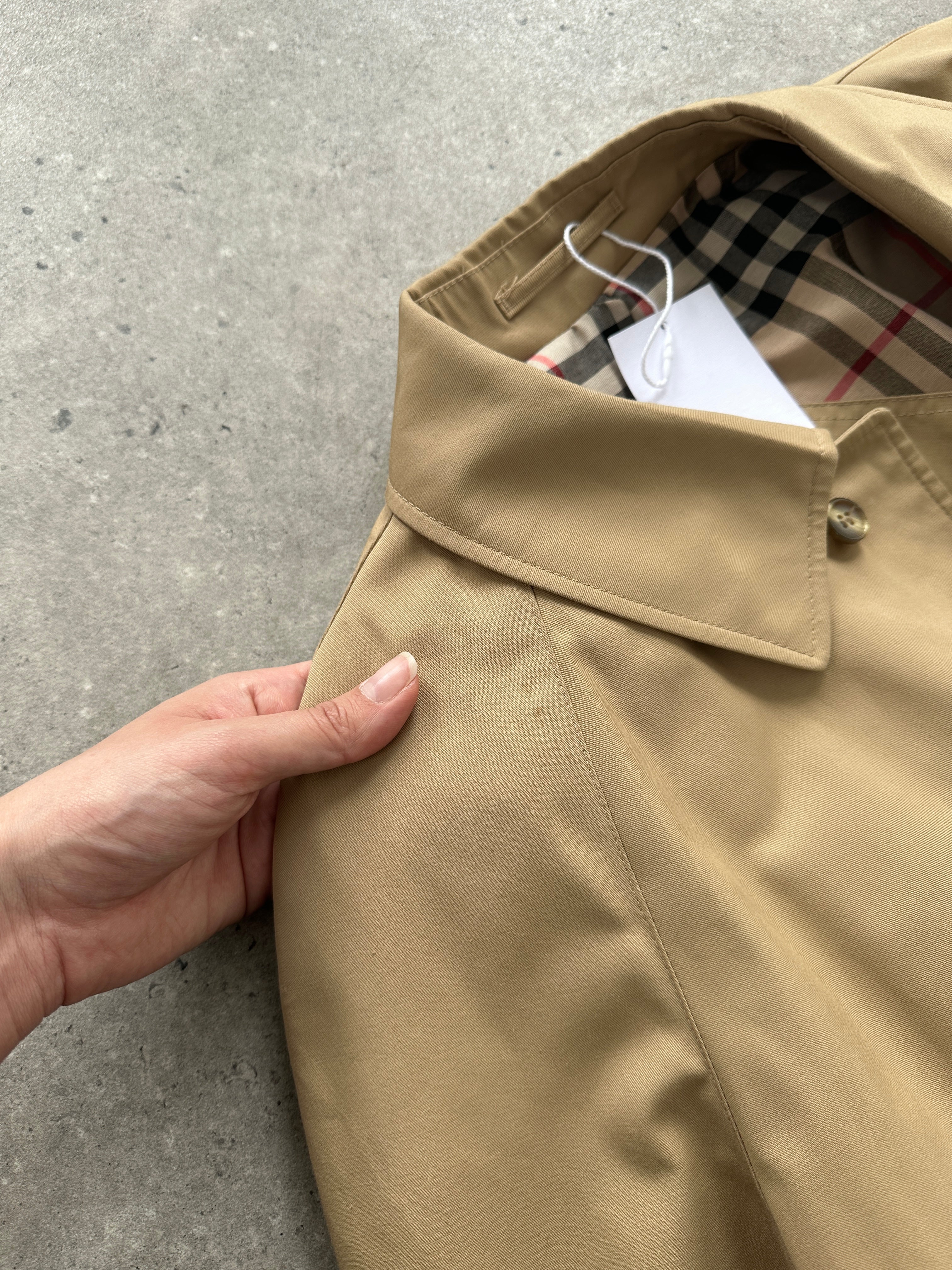 Vintage oversized trench coat with concealed placket and belt, stylish vintage coat in classic design, size XL