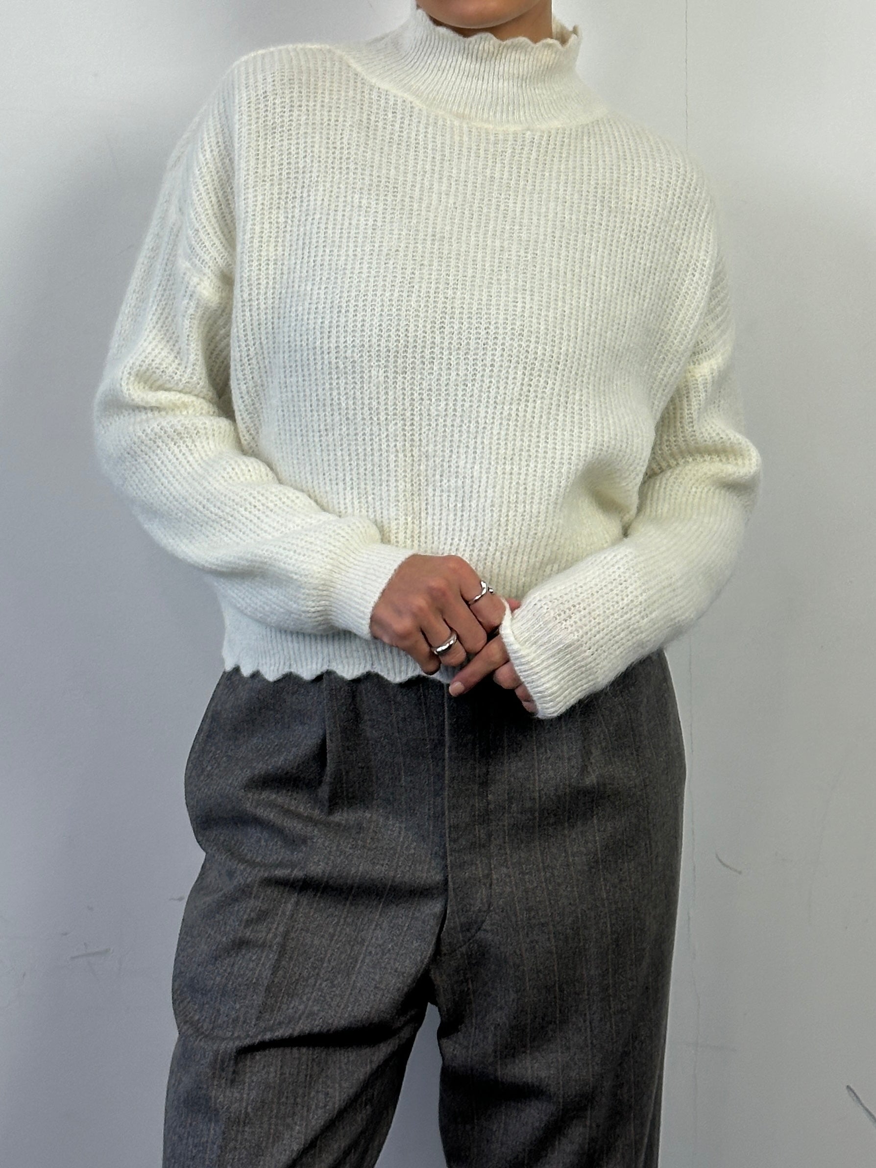 Vintage Italian mohair jumper with scallop knitted design, size M, featuring soft, textured fabric and a classic cozy fit.