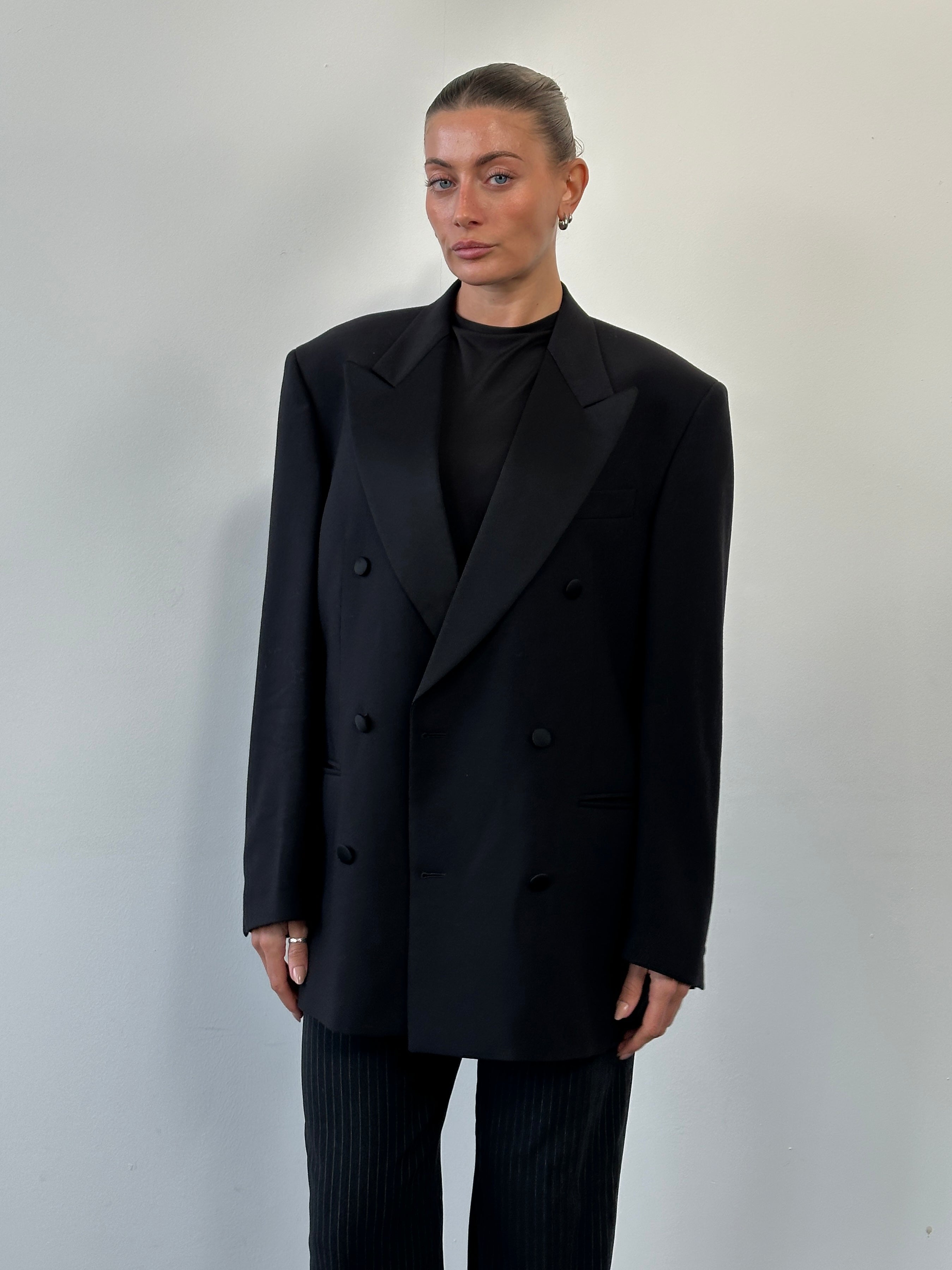 Gianfranco Ferre 1990s pure wool double-breasted tuxedo blazer in size 42R/XL, tailored with classic lapels and structured fit.