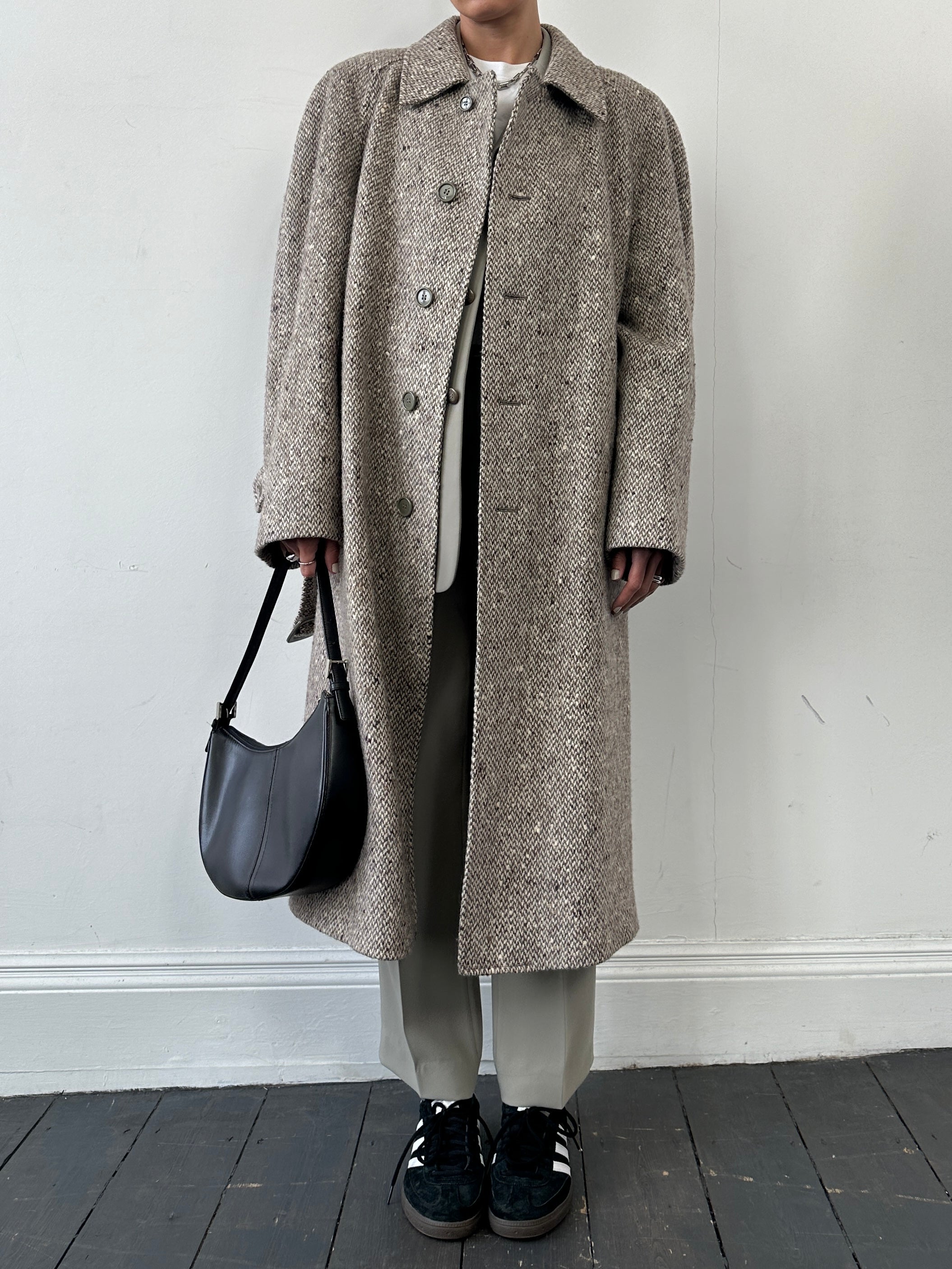 Vintage Italian pure virgin wool single-breasted belted coat in XL, showcasing classic style and rich wool texture.