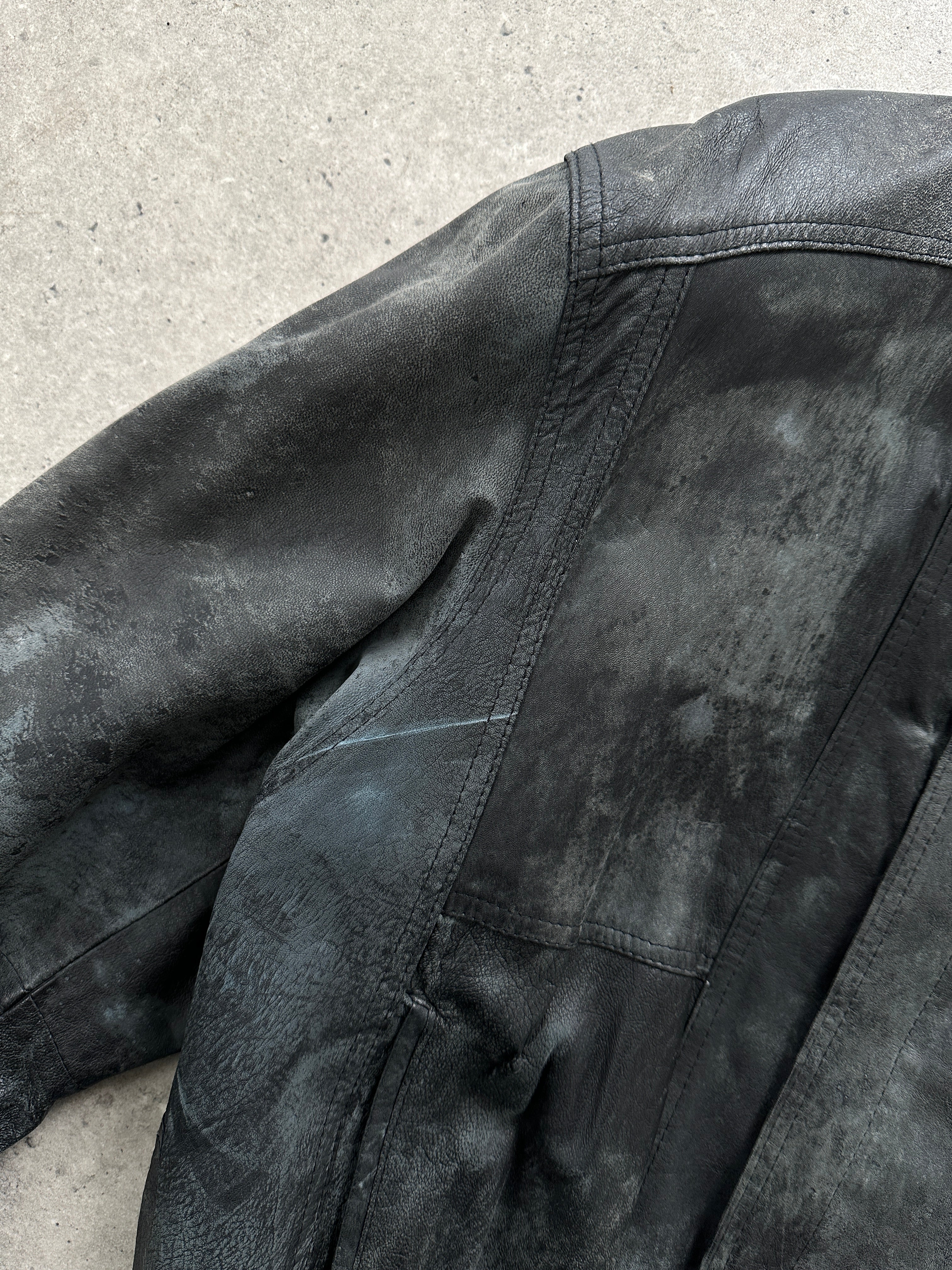 Vintage distressed marbled leather jacket in size M, featuring rugged texture and classic design.