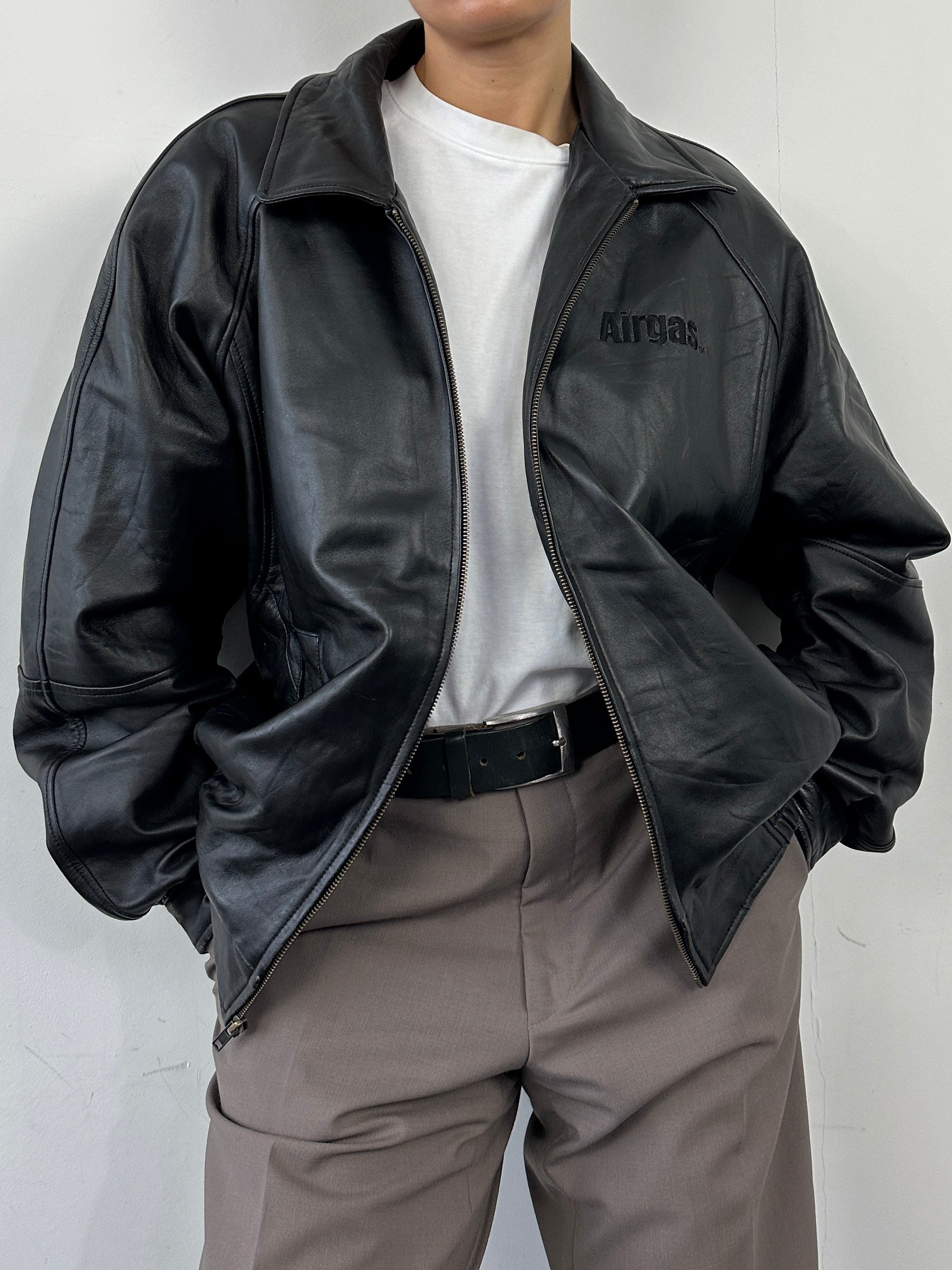 Vintage leather bomber jacket with vintage embroidery, size L/XL, featuring classic design and detailed stitching.