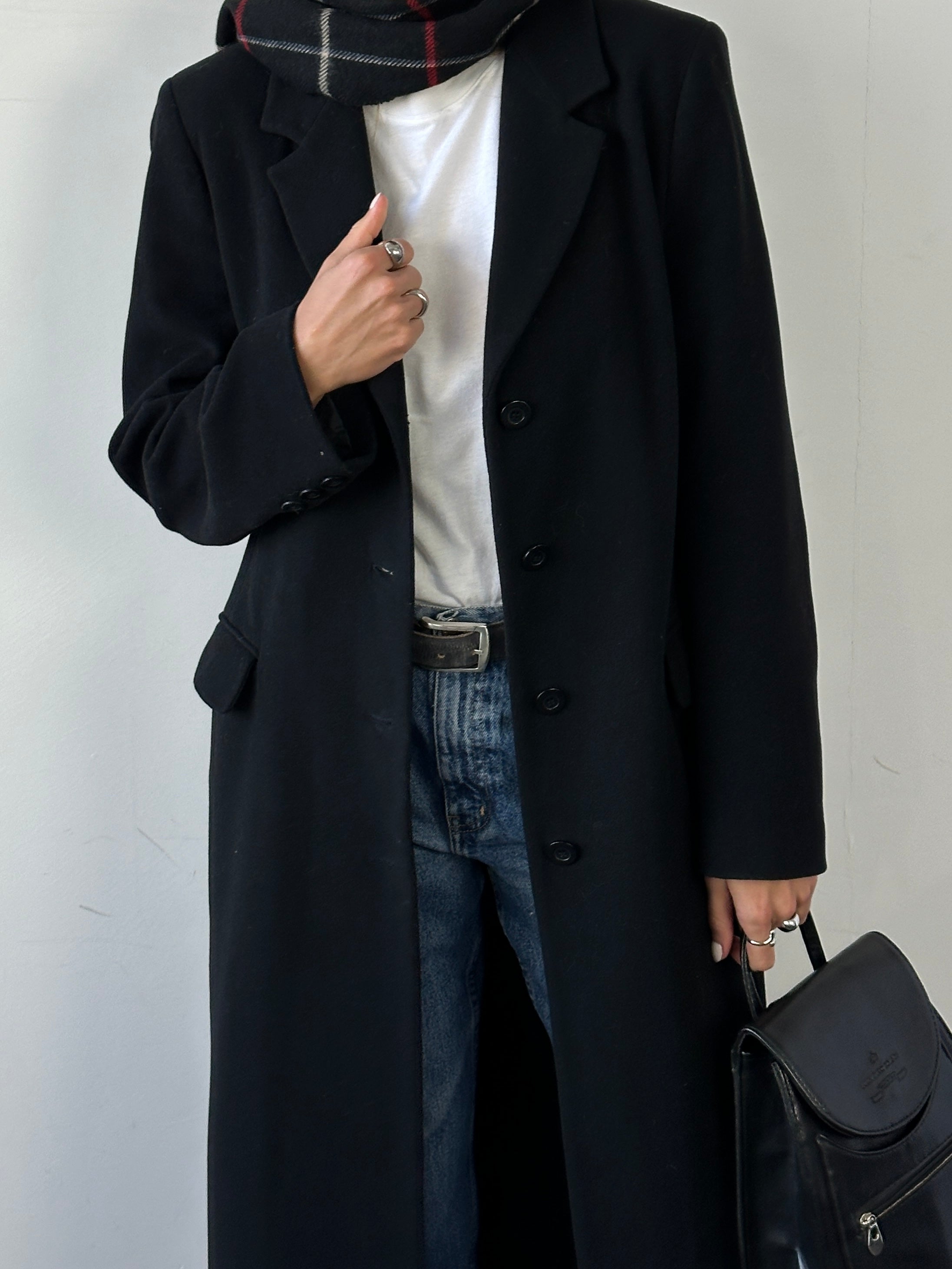 Vintage wool floor-length coat, single-breasted design in size M, elegant vintage fashion for cold weather.