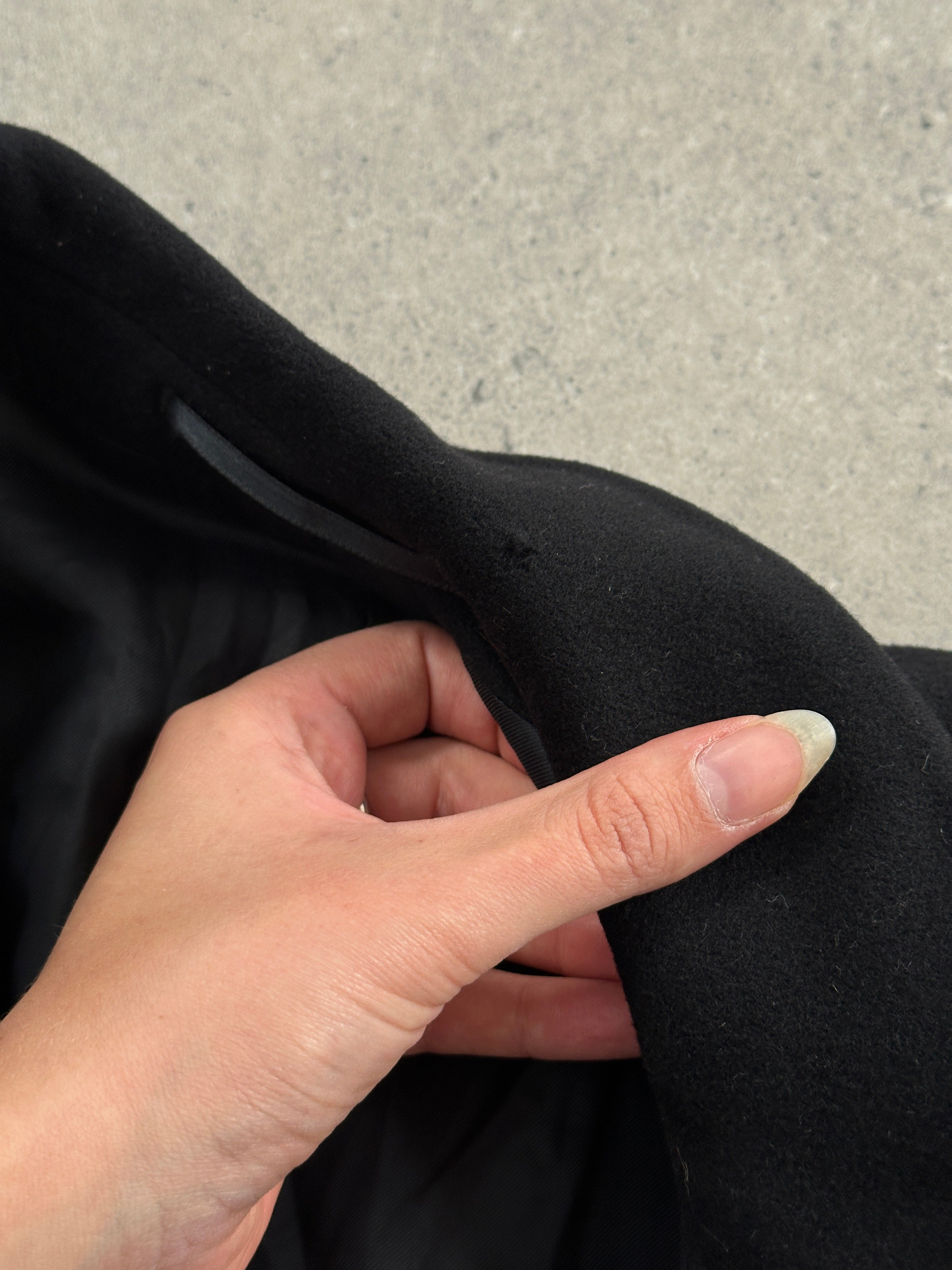 Pierre Cardin wool cashmere single-breasted coat in XL, shown hanging with a classic tailored fit and neutral color.