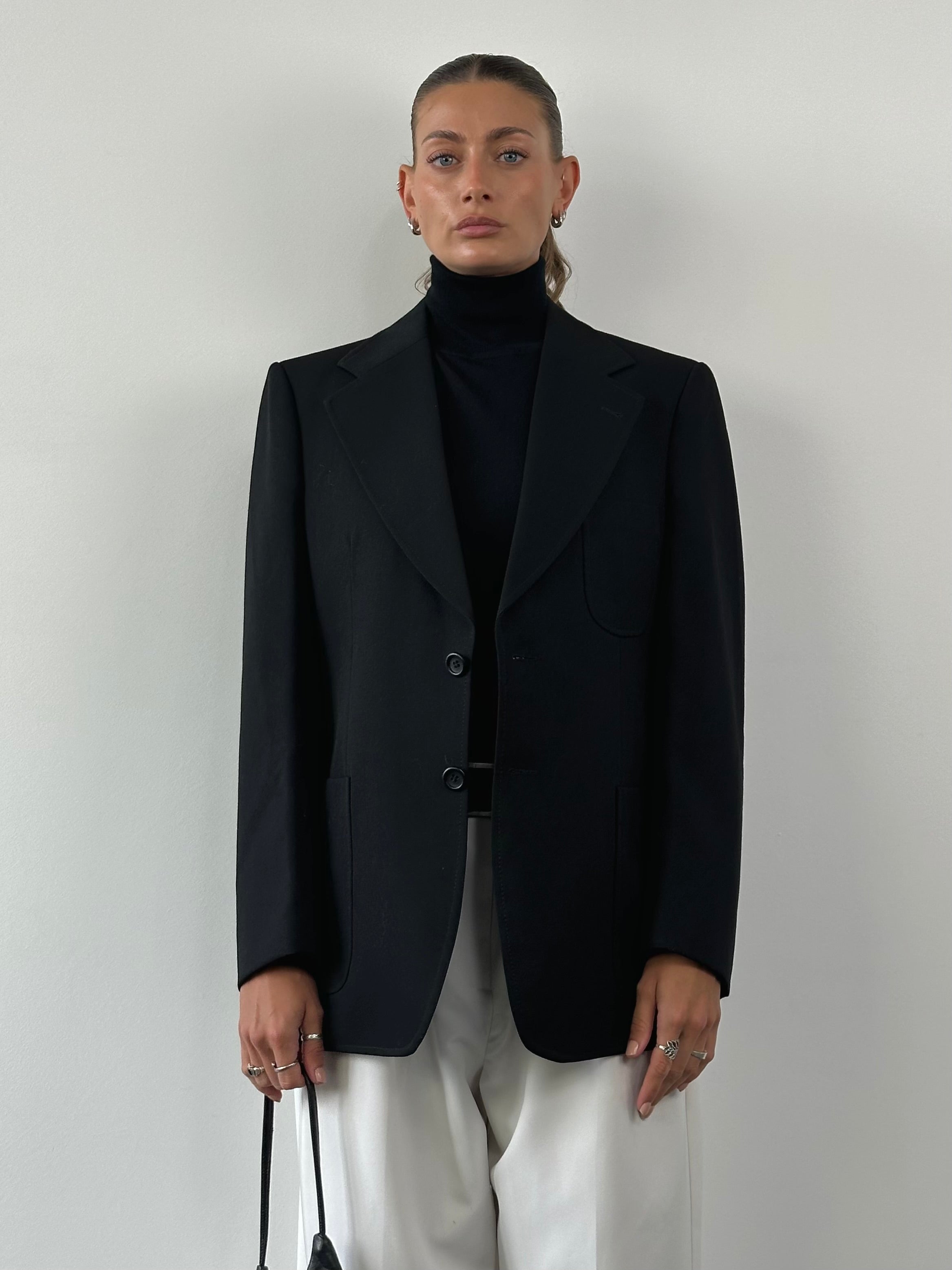 Vintage wool single-breasted blazer in size L, featuring classic design and tailored fit, shown in the image.