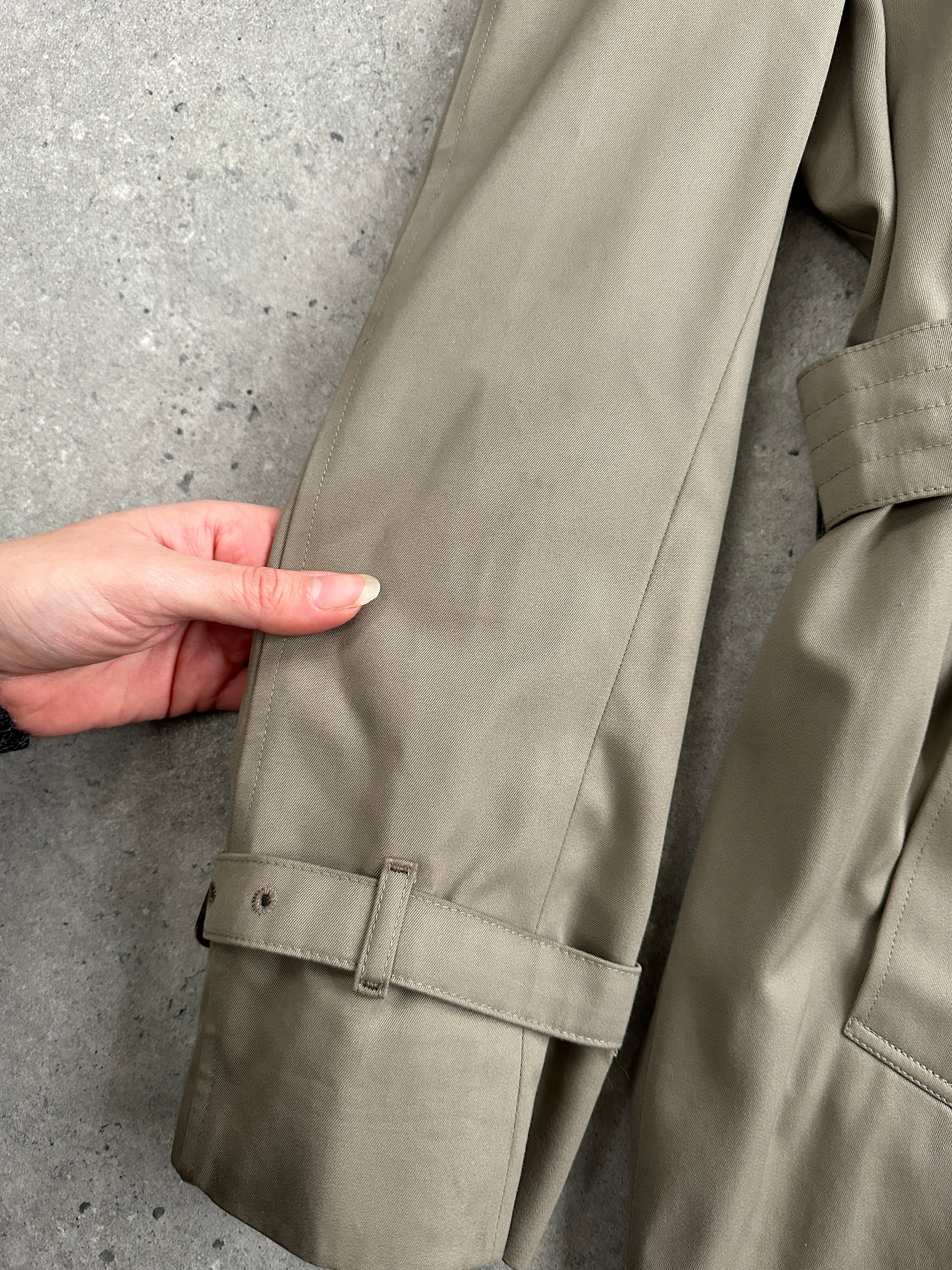 Aquascutum pure cotton double-breasted belted trench coat in XL, featuring classic design and tailored fit.
