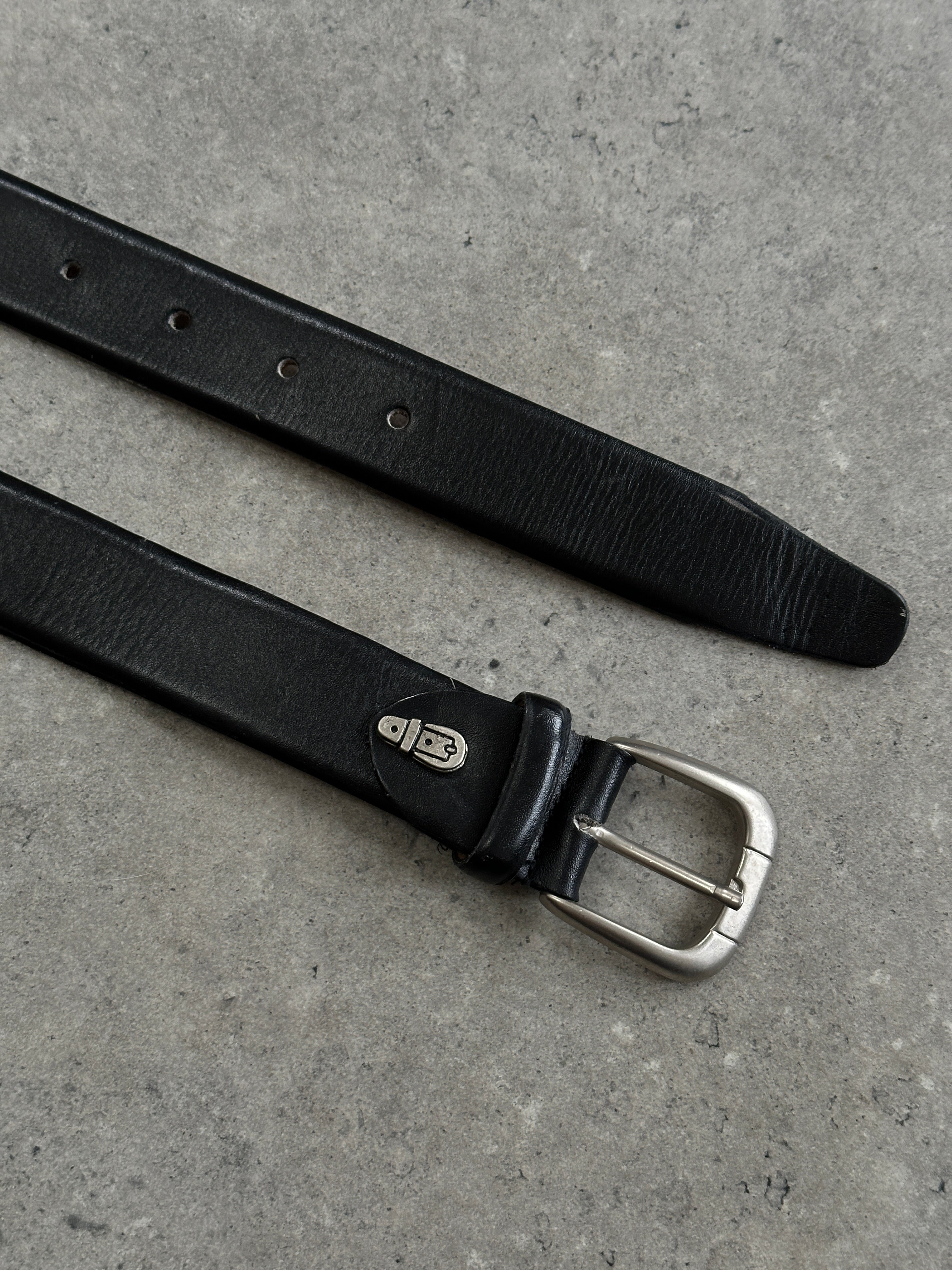 Vintage leather belt in W31-35 size, featuring classic design and durable craftsmanship from the Vintage brand.