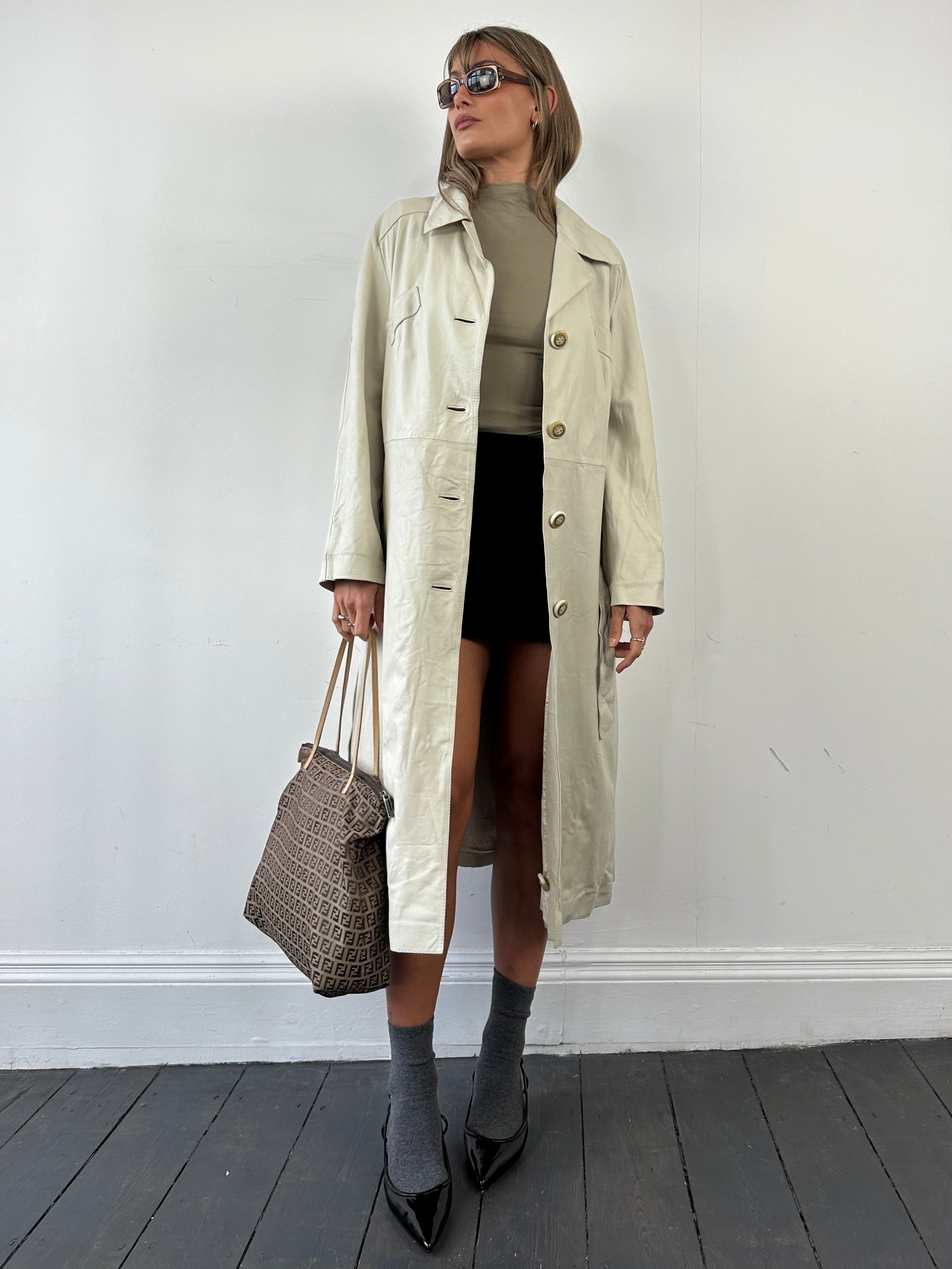 Vintage belted leather trench coat jacket in size M, featuring classic design and stylish details.