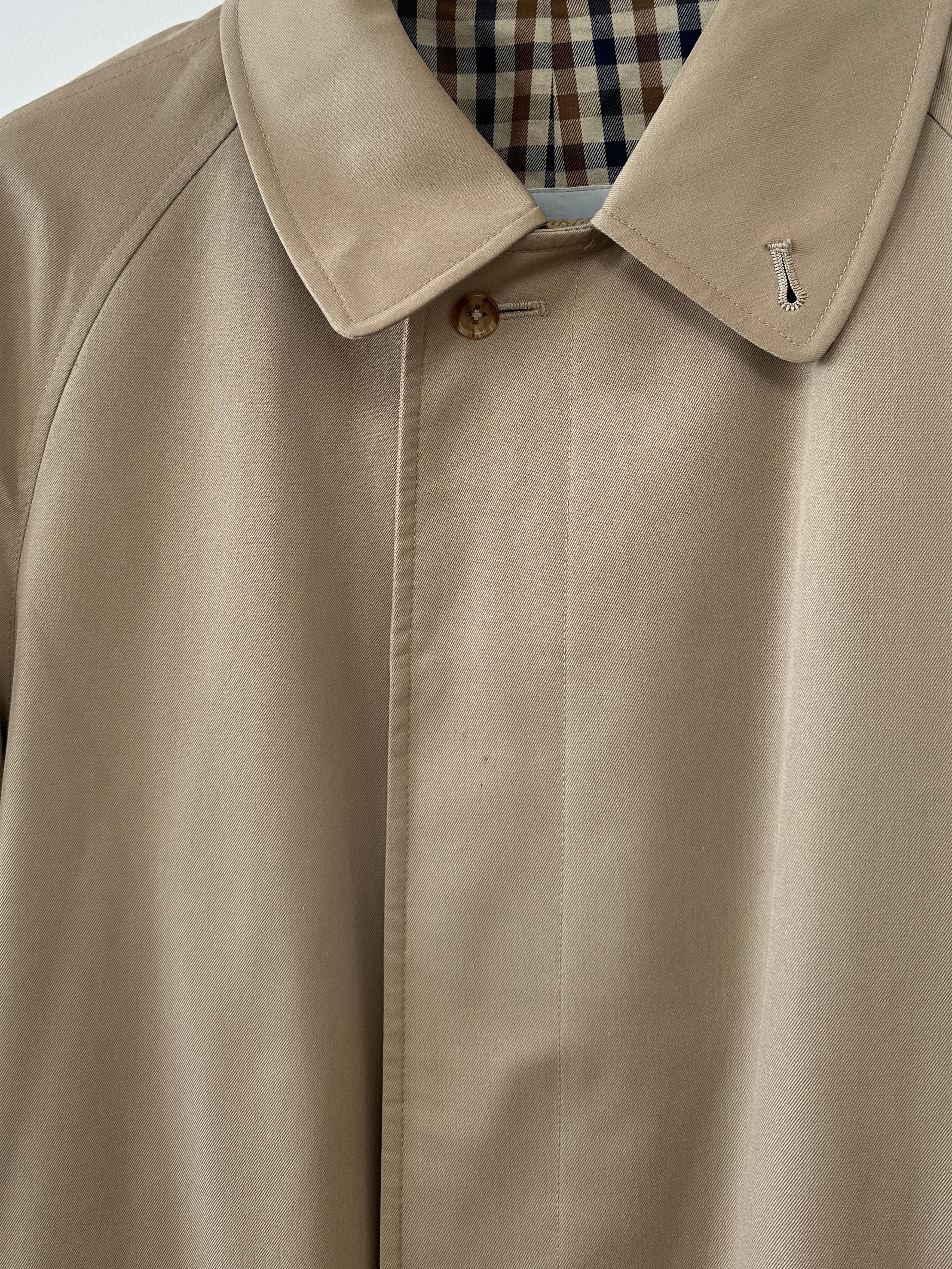 Aquascutum cotton trench coat with concealed placket, large size XL, classic beige color, featuring a tailored fit and waterproof design.