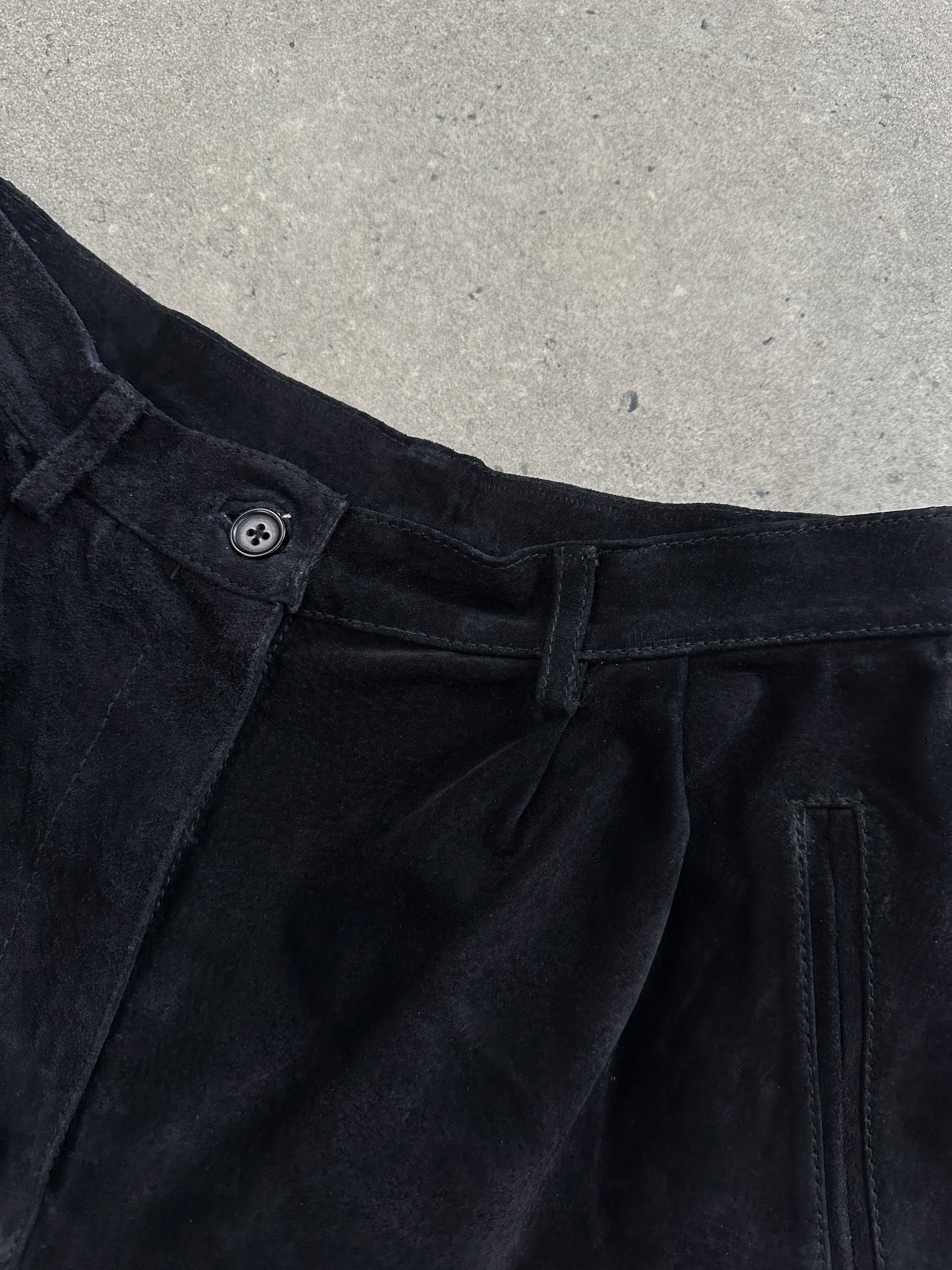 Vintage high-waisted suede shorts in size W26, featuring a classic cut and soft brown material, displayed on a plain background.