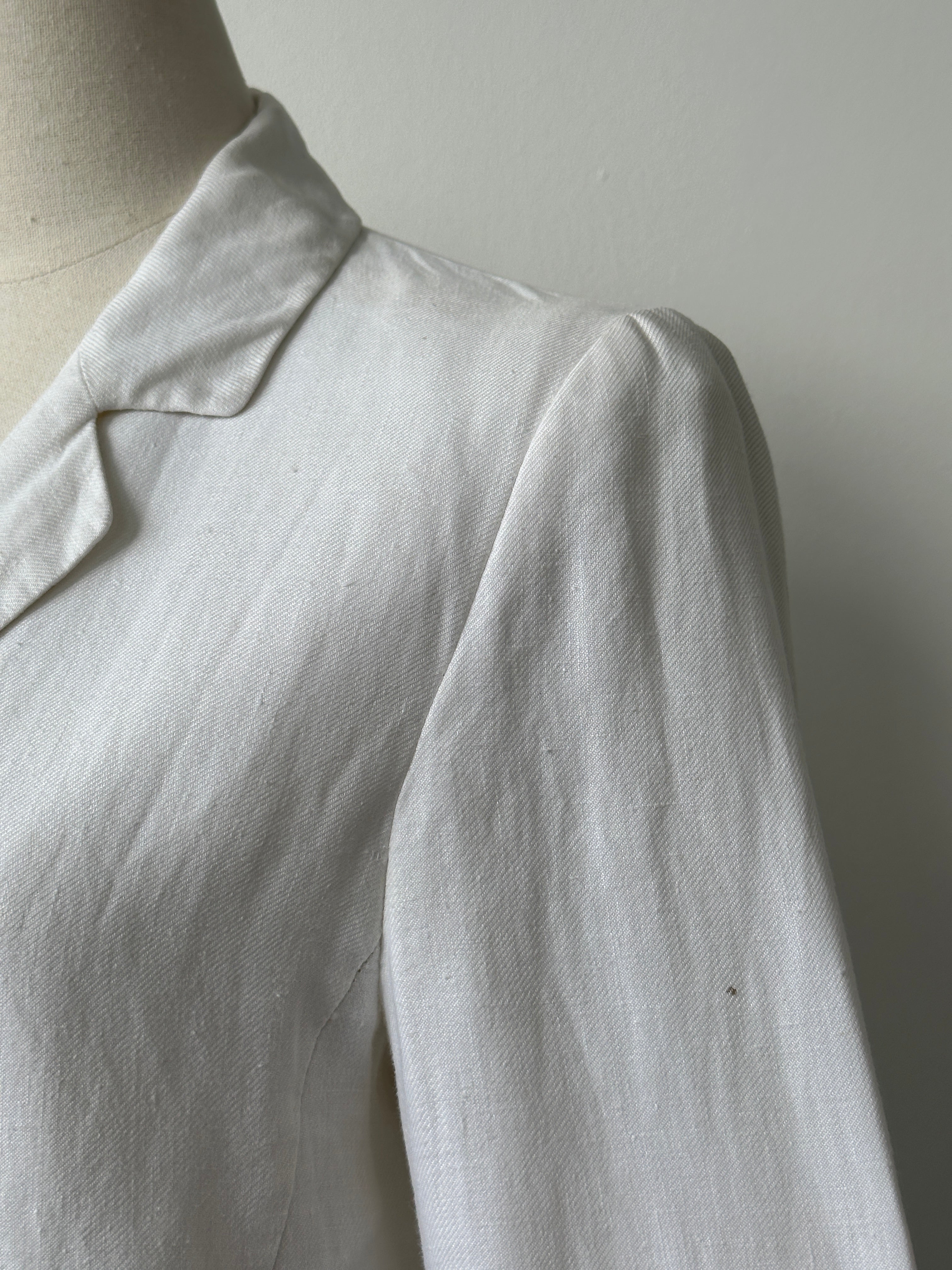 Max Mara 1990s pure linen single-breasted jacket, size S, shown on a hanger with a classic tailored fit and neutral color.