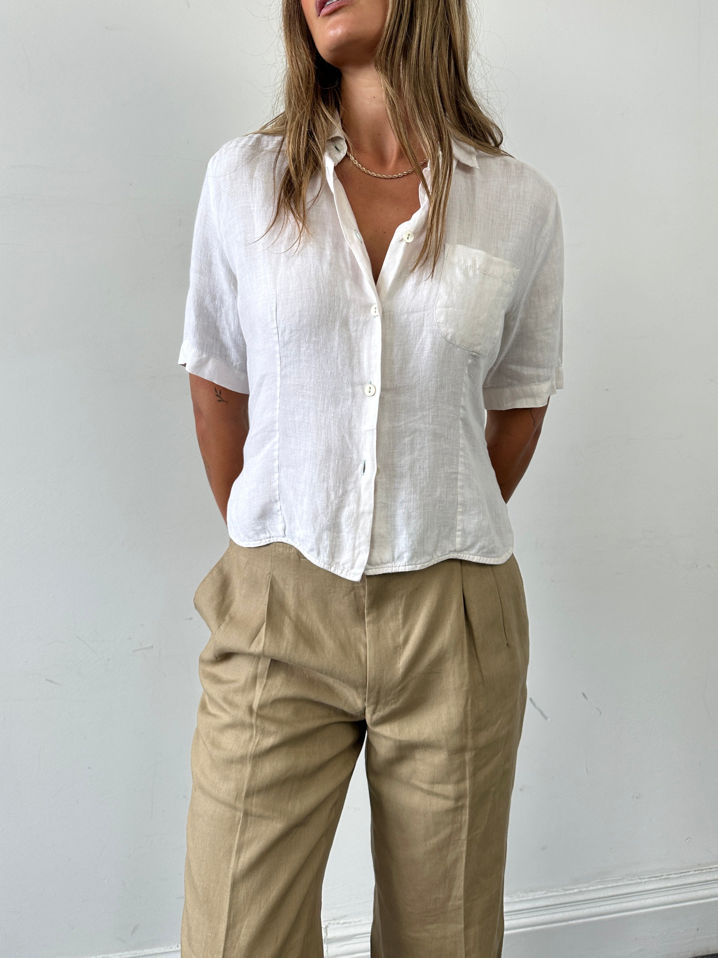Max Mara pure linen shirt in size S/M, featuring a classic button-up design and lightweight fabric for a casual, breathable look.