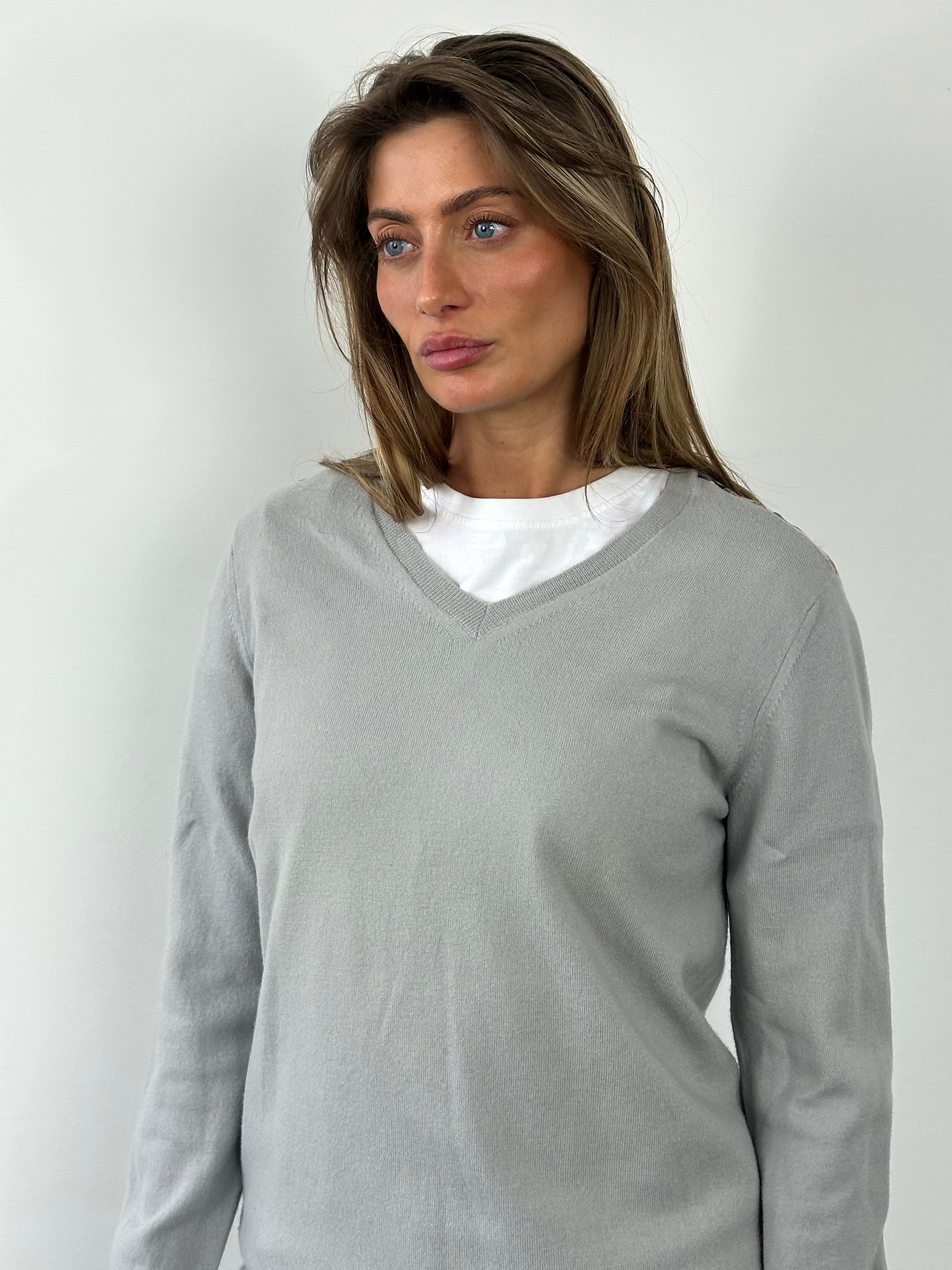 Burberry Brit 2000s merino wool V-neck jumper in size M, navy blue, featuring classic Burberry knit design and ribbed collar.