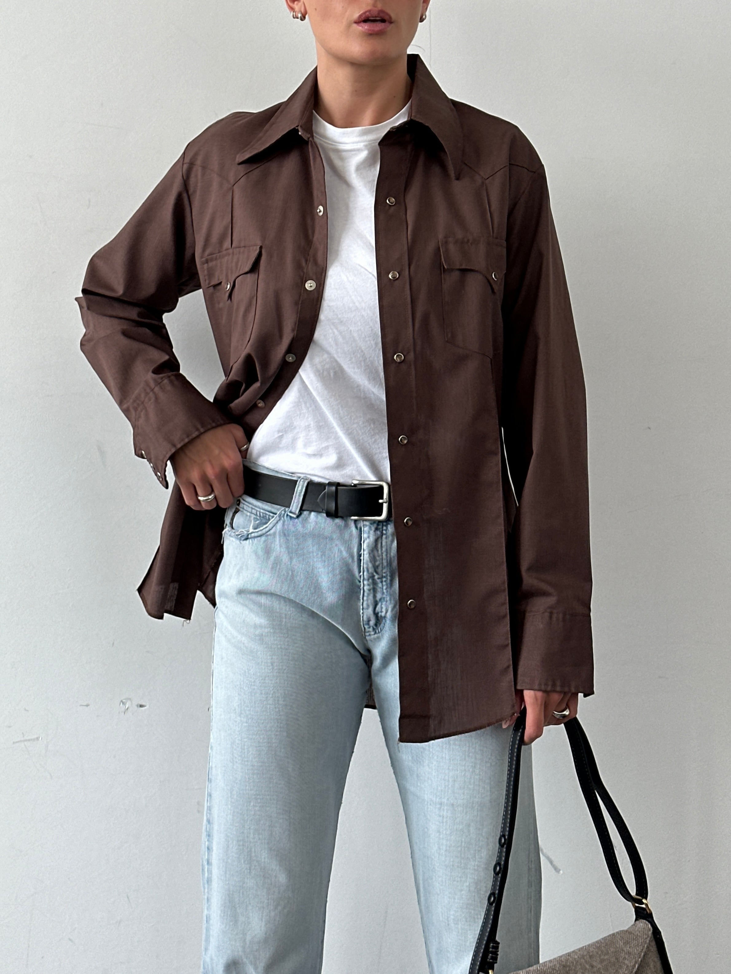 Vintage Western cotton shirt with dagger collar in size M/L, featuring classic Western style and detailed stitching.