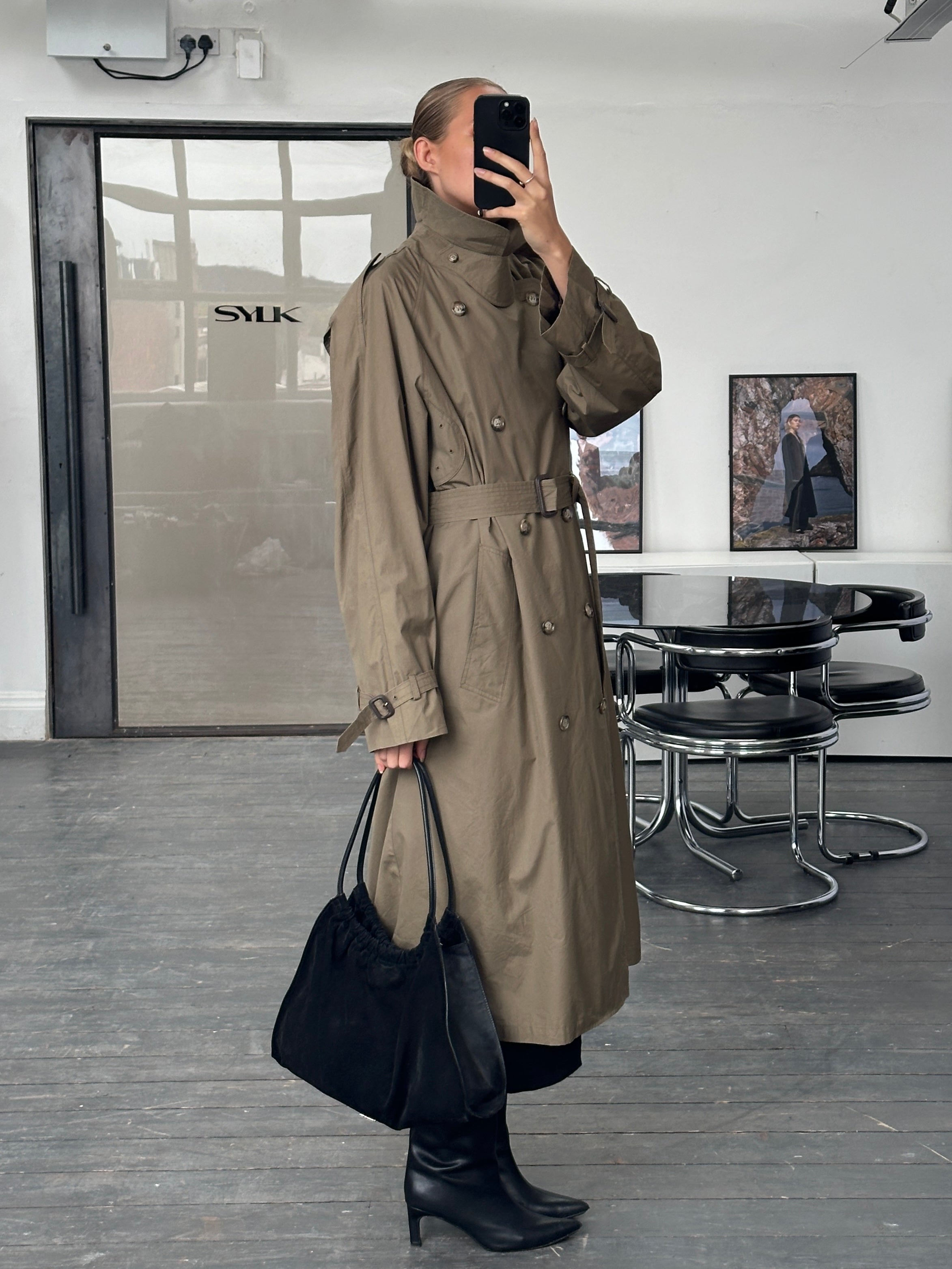 London Fog 1990s high neck double-breasted belted trench coat in XL, beige color, stylish vintage outerwear with a classic design.