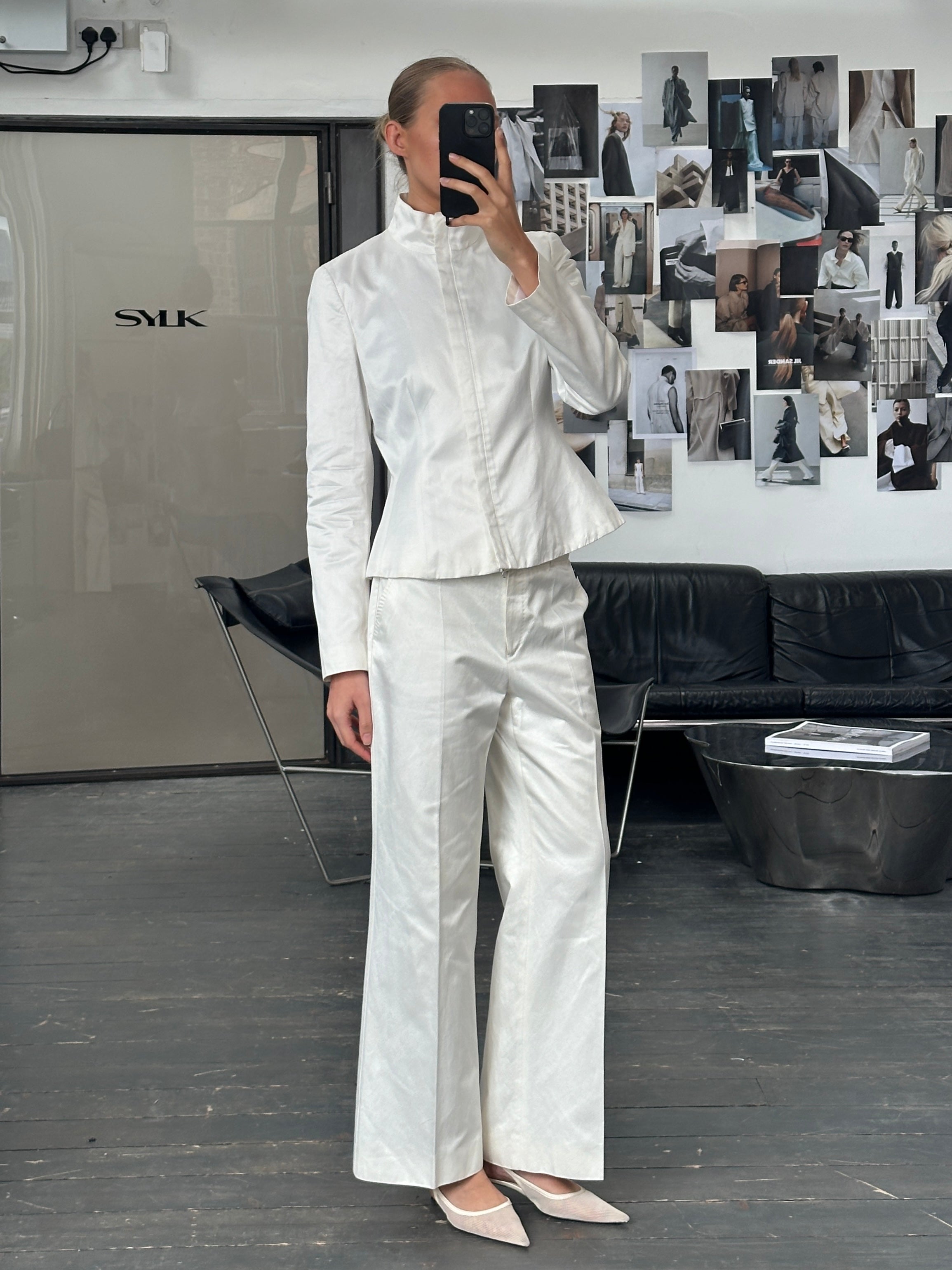 Emporio Armani 2000s cotton jacket two-piece set, casual jacket with front zipper, in a classic style, displayed on a hanger.