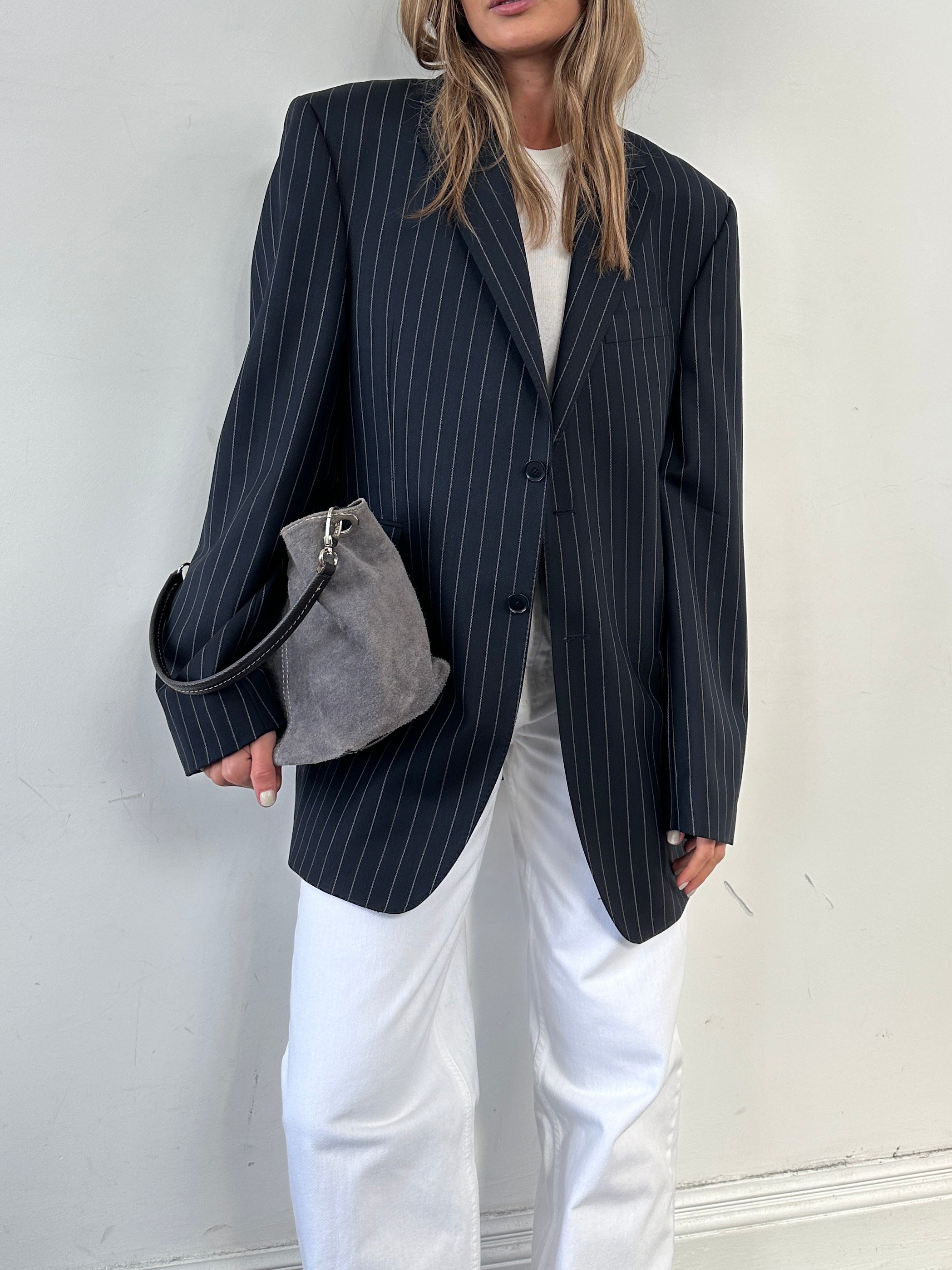 Vintage pinstripe pure wool single-breasted blazer in size 44L/XXL, featuring classic tailored design and notch lapel.