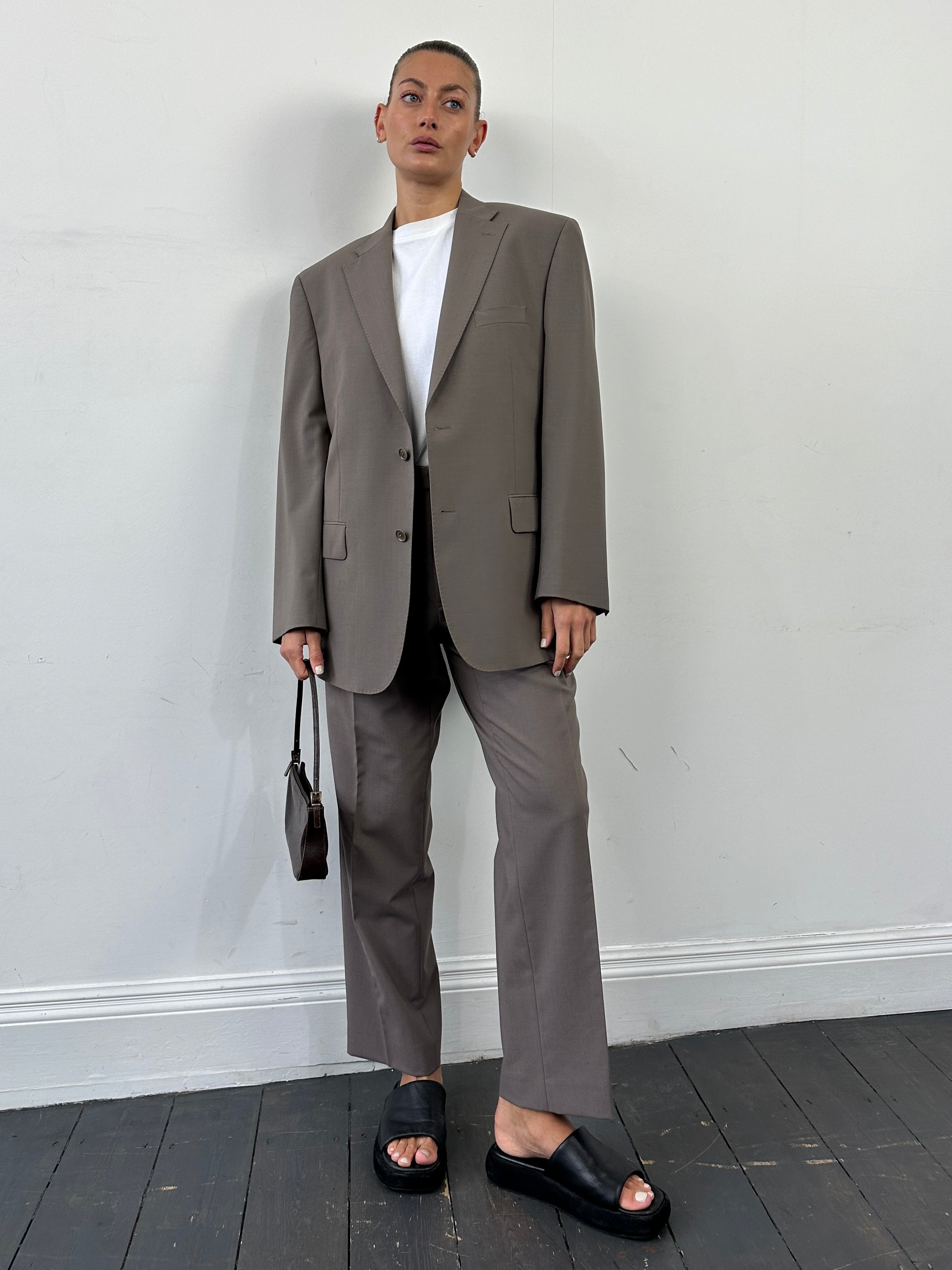 Vintage wool single-breasted jumpsuit in size 42S/W34, featuring a classic tailored design and vintage style.