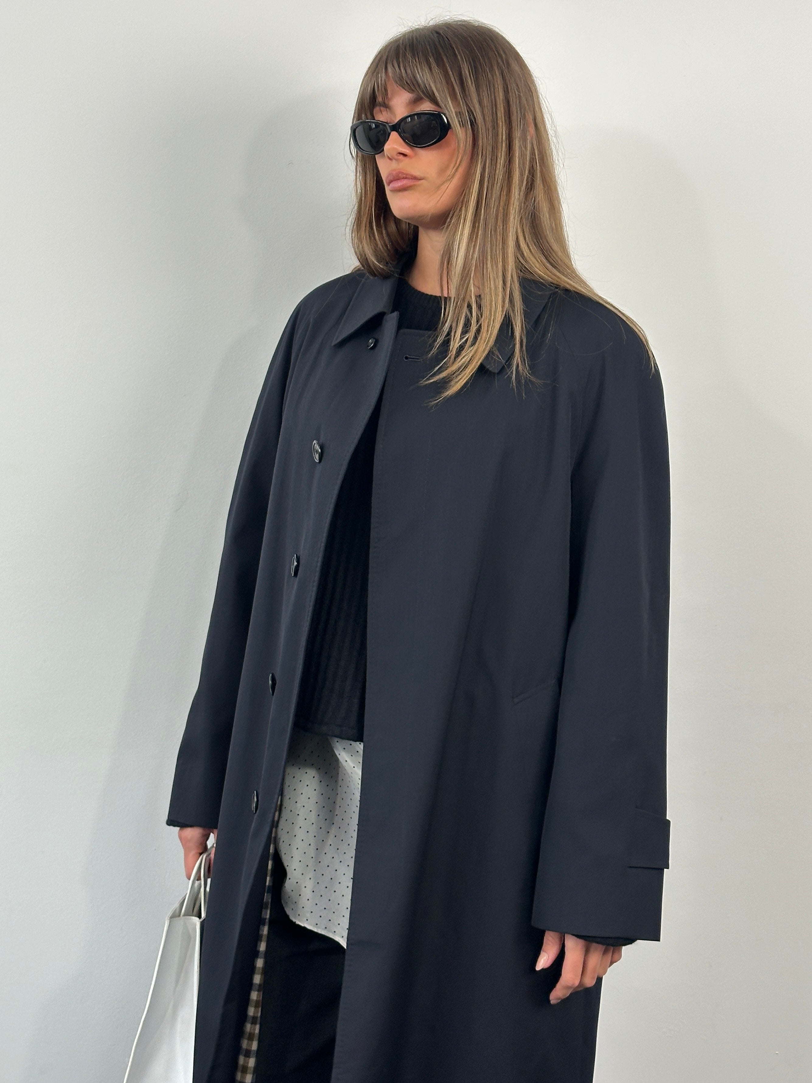 Aquascutum 1990s cotton trench coat in size L, classic beige color, mid-length, with belt and double-breasted design.