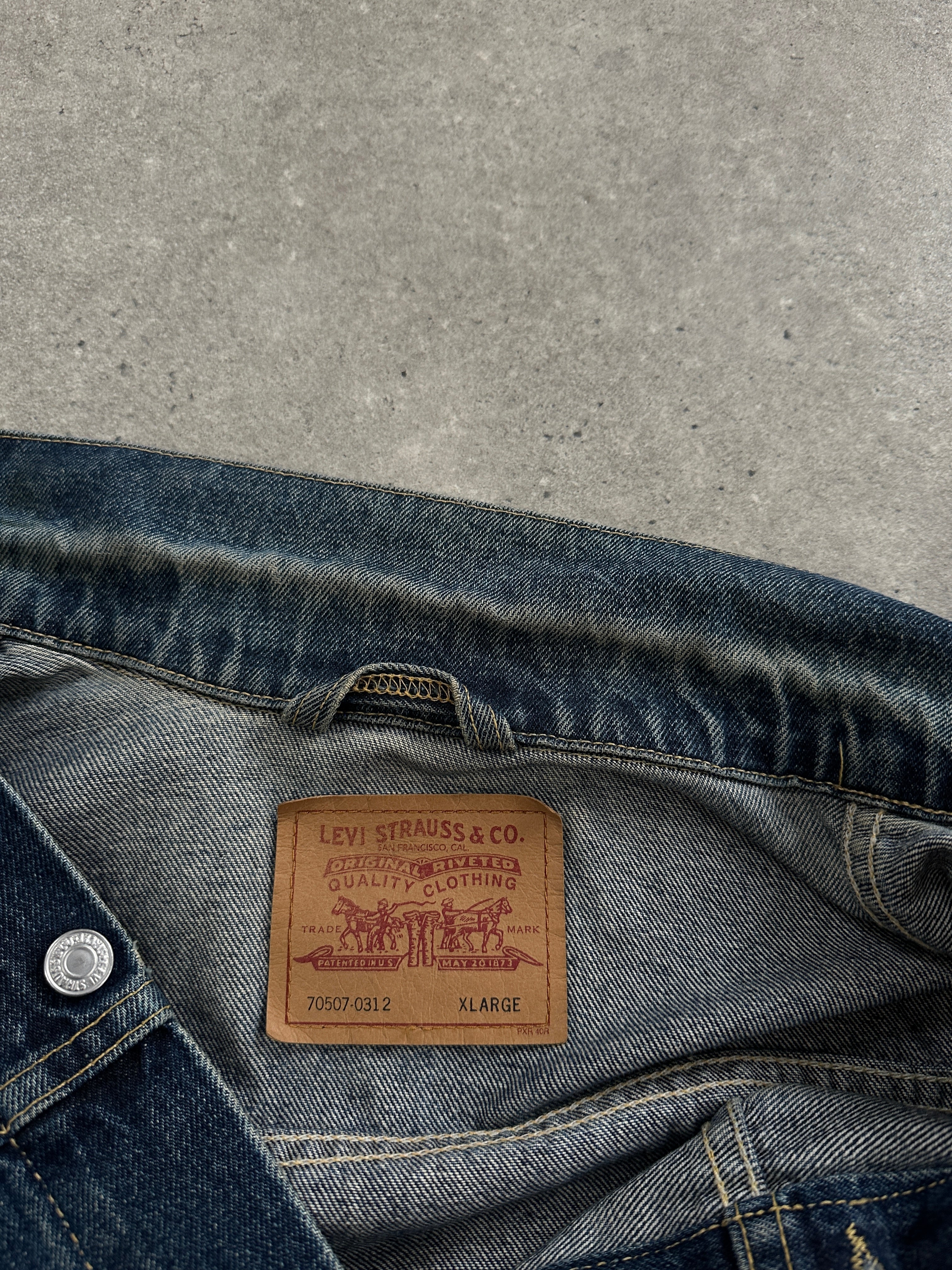 Levi’s denim jacket in XXL size, classic blue color, showcasing front view with button closure and chest pockets.