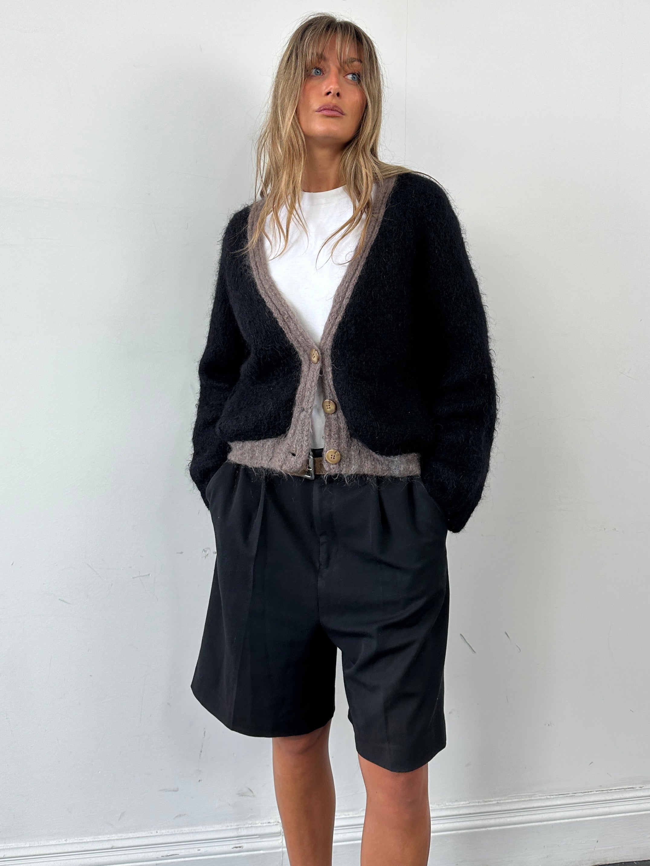 Vintage mohair wool fuzzy cardigan in size L, soft and warm with a textured, vintage-inspired design.
