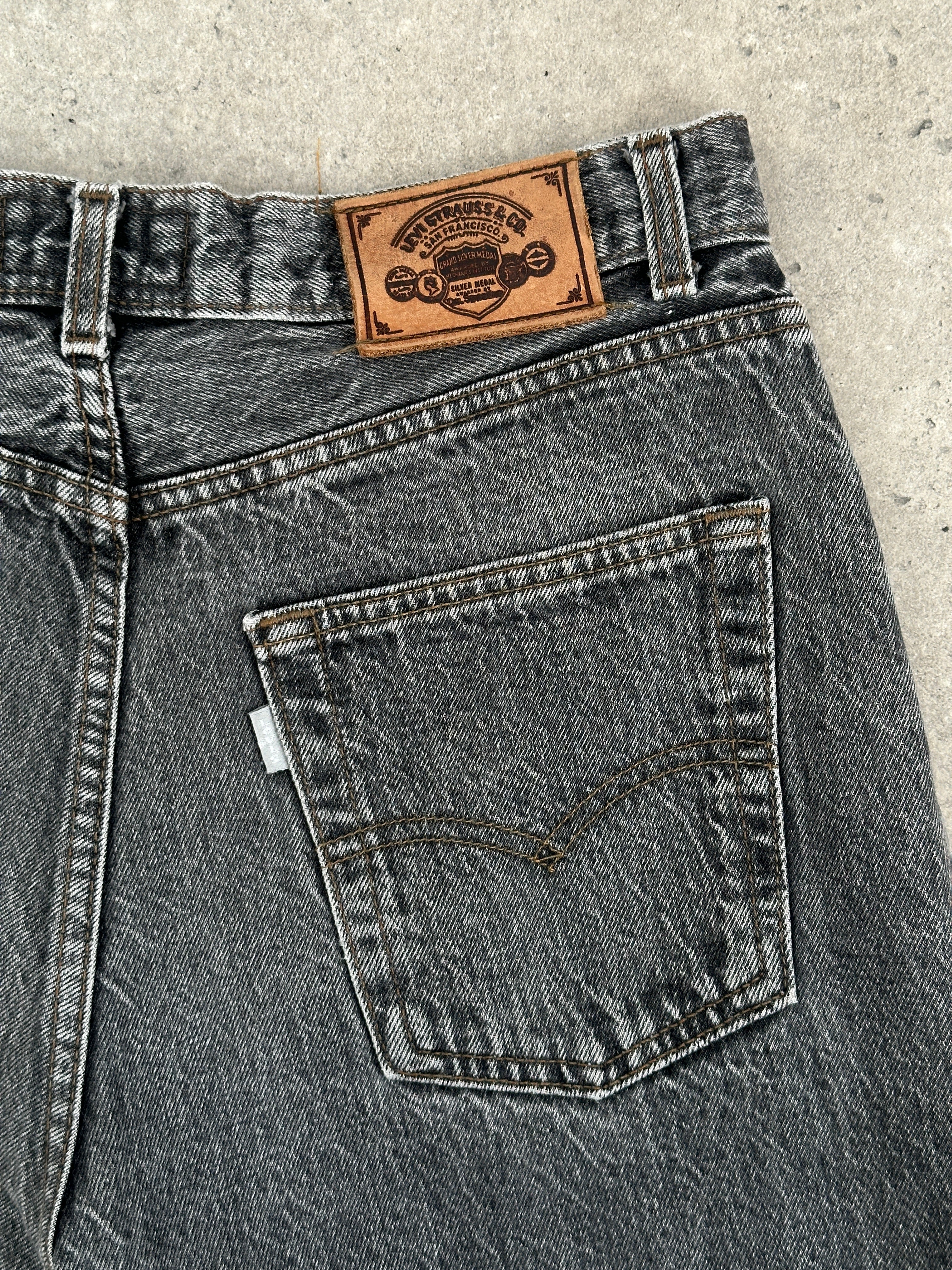 Levi’s 80s 727 Silver Tab loose fit denim jeans in W30, front view showing classic relaxed style and silver denim finish.