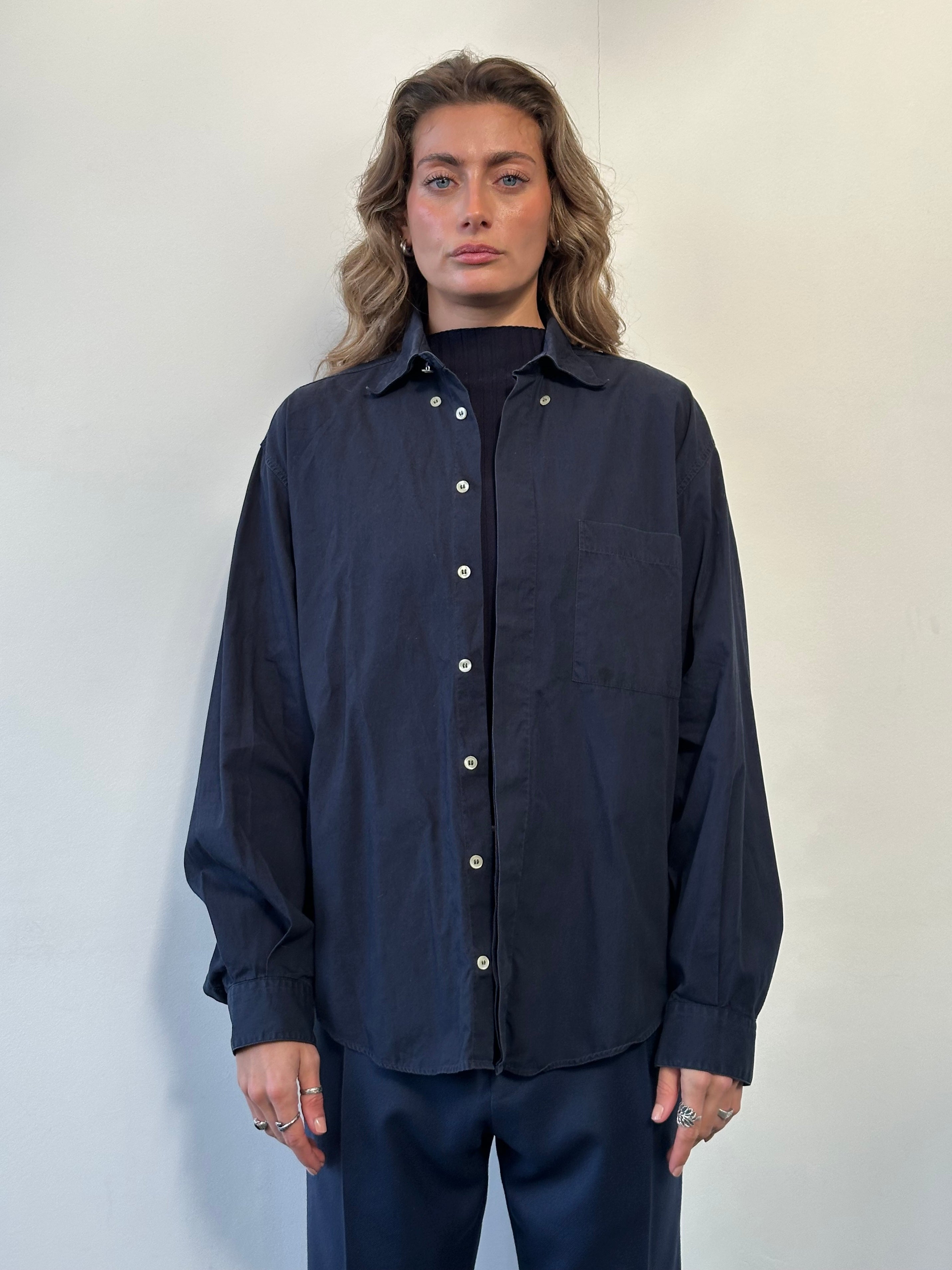 Versace Classic V2 1990s bespoke pure cotton shirt, L/XL, featuring a crisp collar and button-down front.