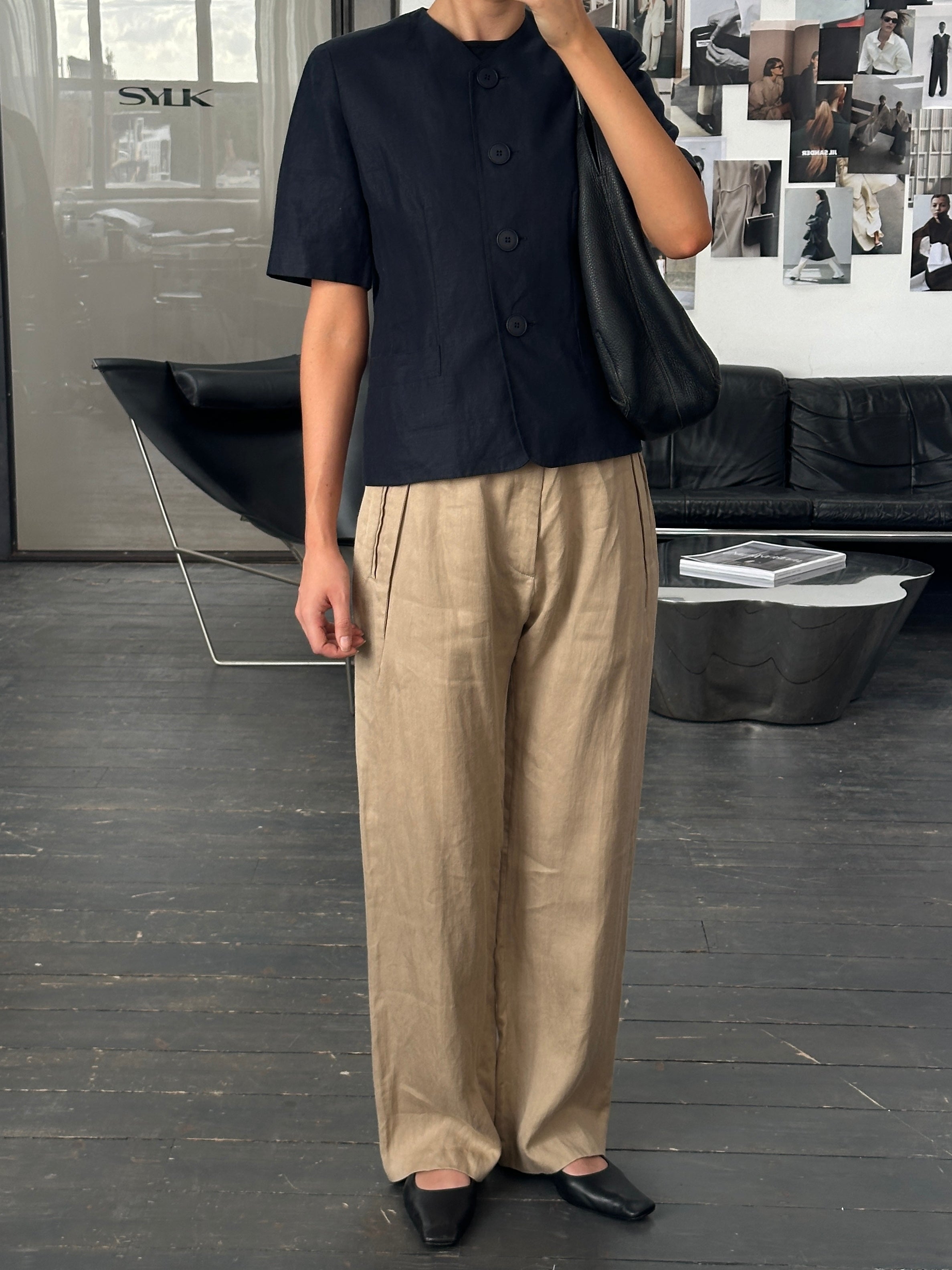 Luisa Spagnoli 1990s pure linen short sleeve tailored blazer in beige, featuring classic lapels and a fitted silhouette.