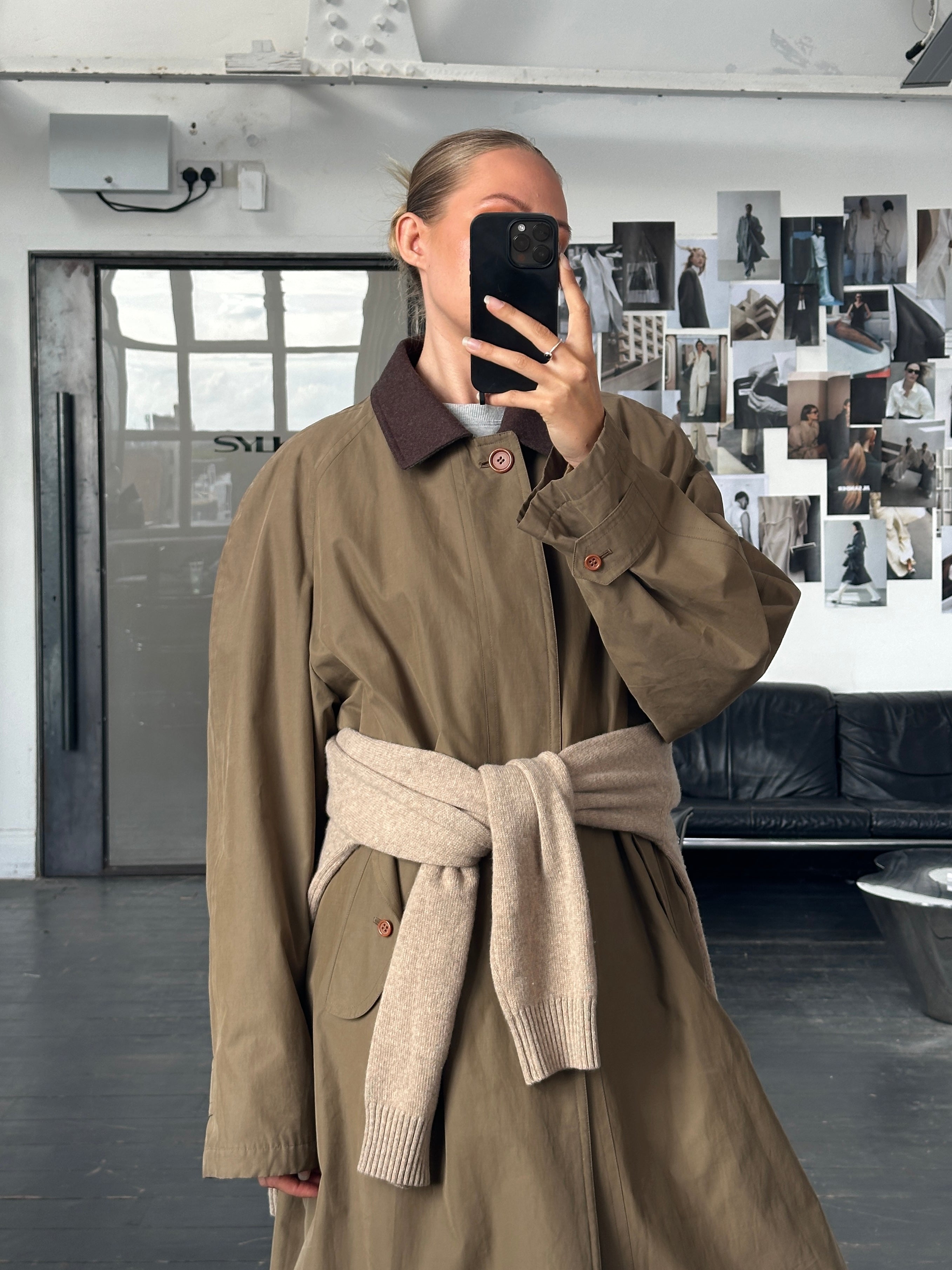 Burberry 1990s cotton field trench coat in XL/XXL, beige with classic double-breasted design and belt details.