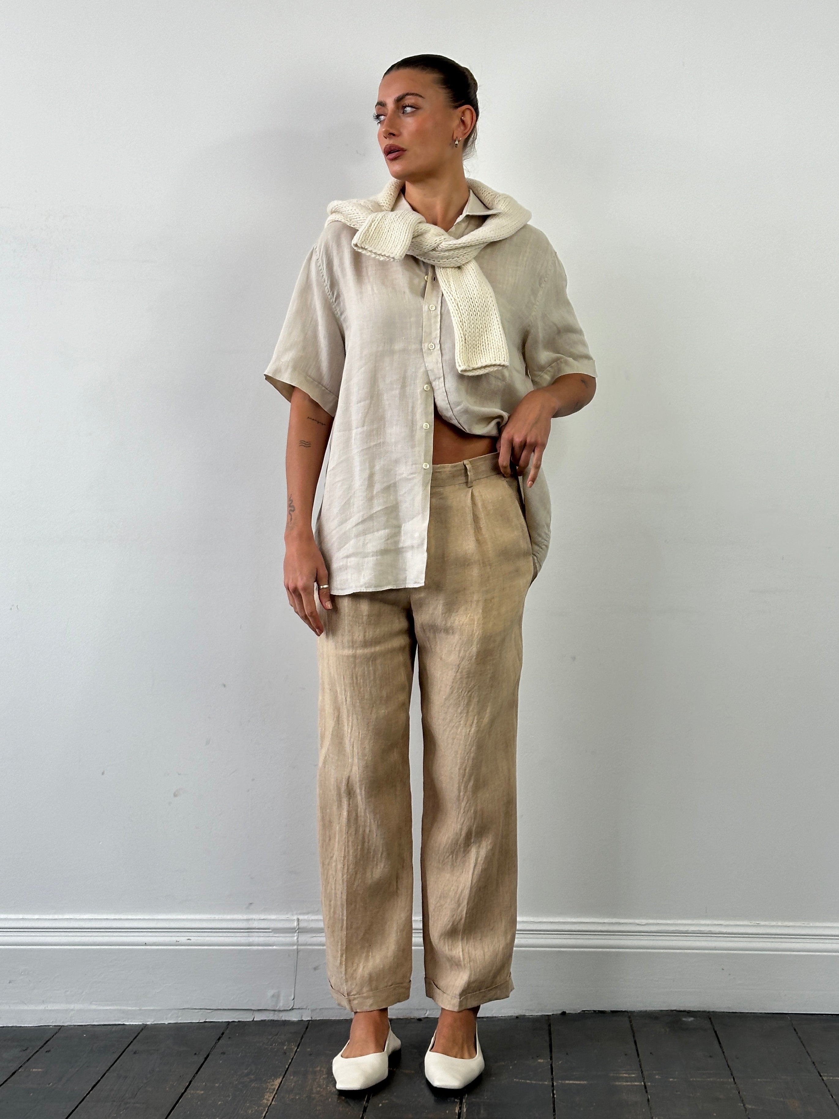 Vintage Italian 1990s pure linen short sleeve shirt in XL, featuring a classic design with a lightweight, breathable fabric.