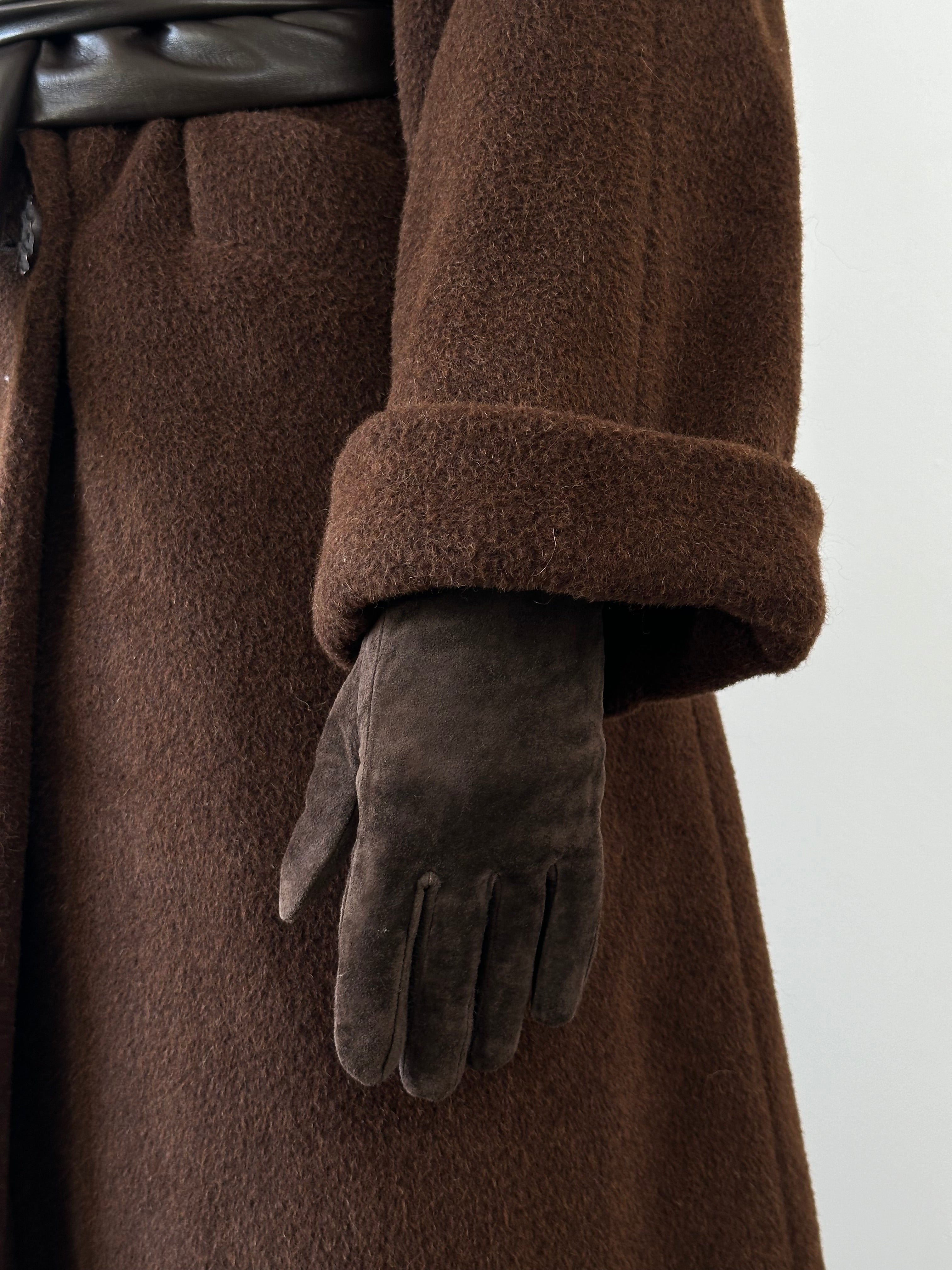 Vintage suede gloves in size S, showcasing soft texture and classic design, perfect for stylish winter wear.