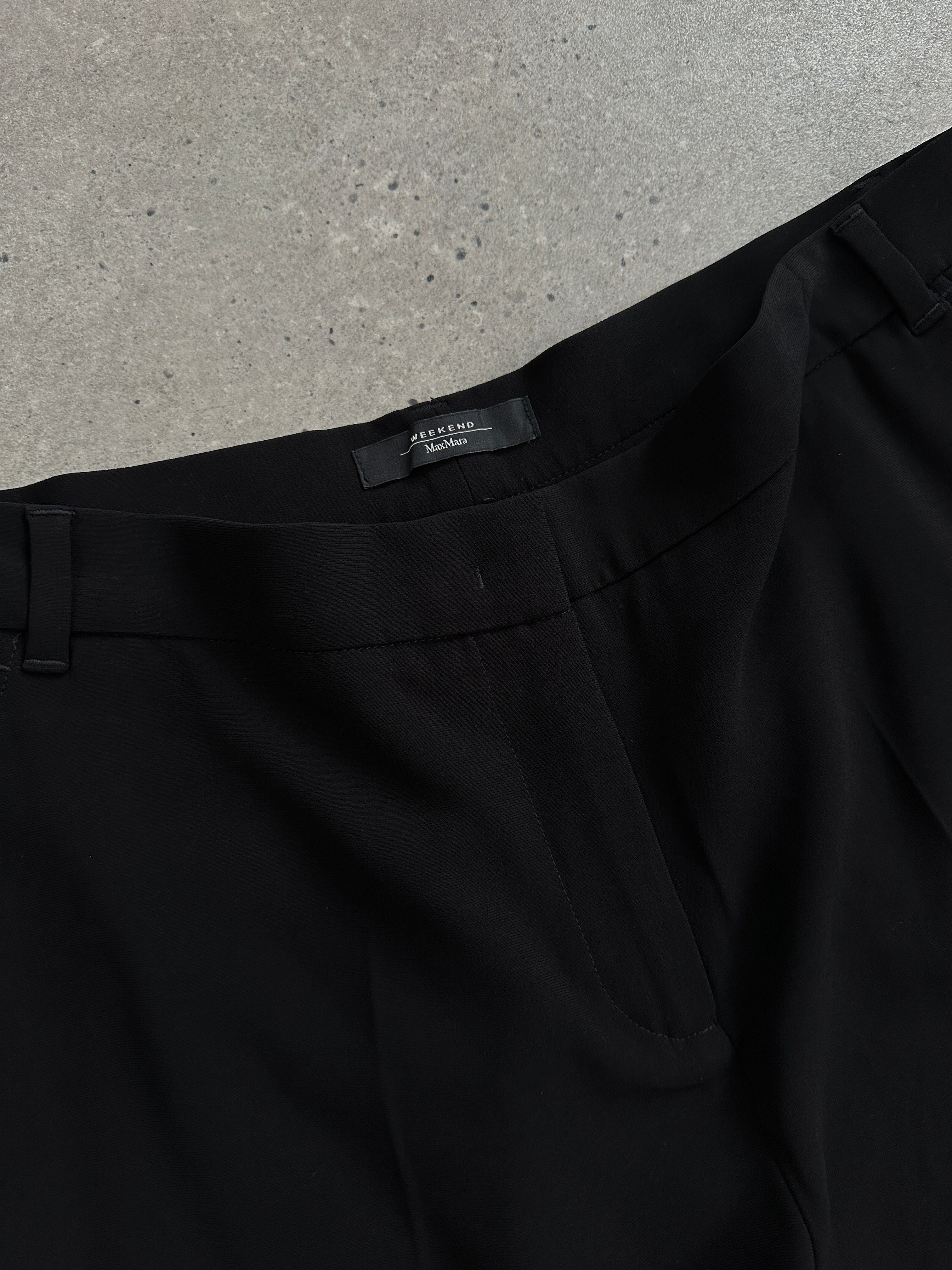 Max Mara Weekend wide-leg culottes in W32, featuring flowy fabric and a relaxed fit, styled as fashionable summer shorts.