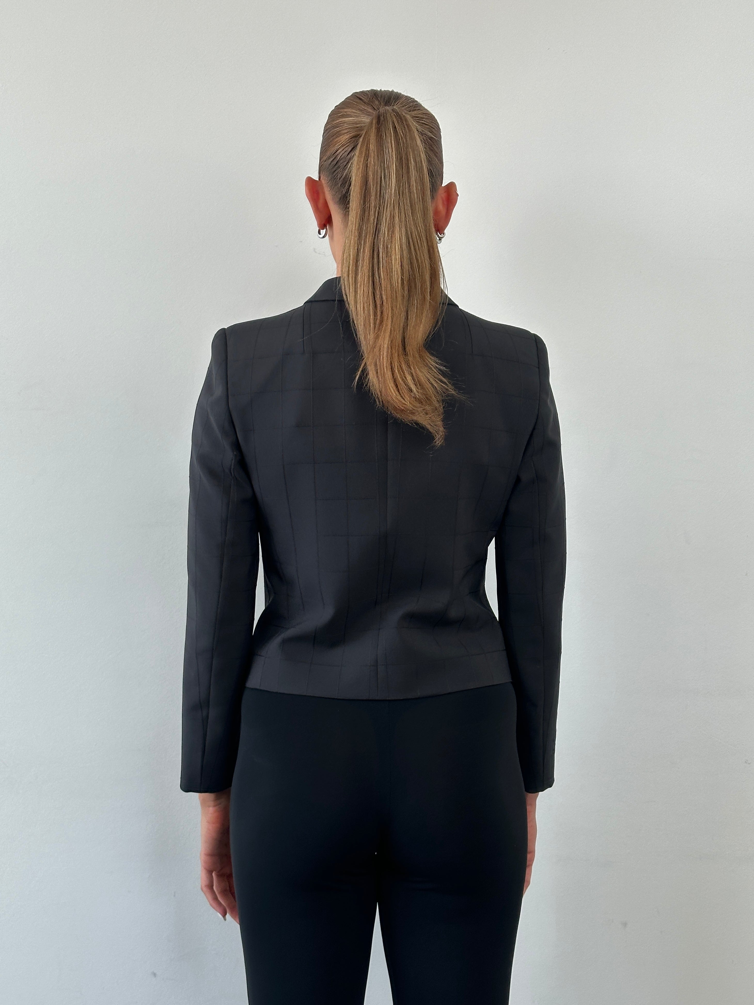 Vintage 80s minimal cropped check blazer, tailored fit, lightweight fabric, stylish vintage blazer for casual or semi-formal wear