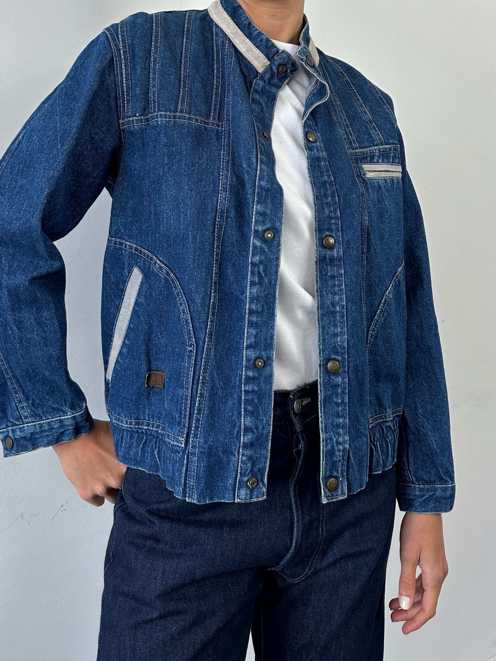 Vintage contrast stitch denim jacket in size S/M, featuring classic design, durable denim fabric, and stylish stitching details.