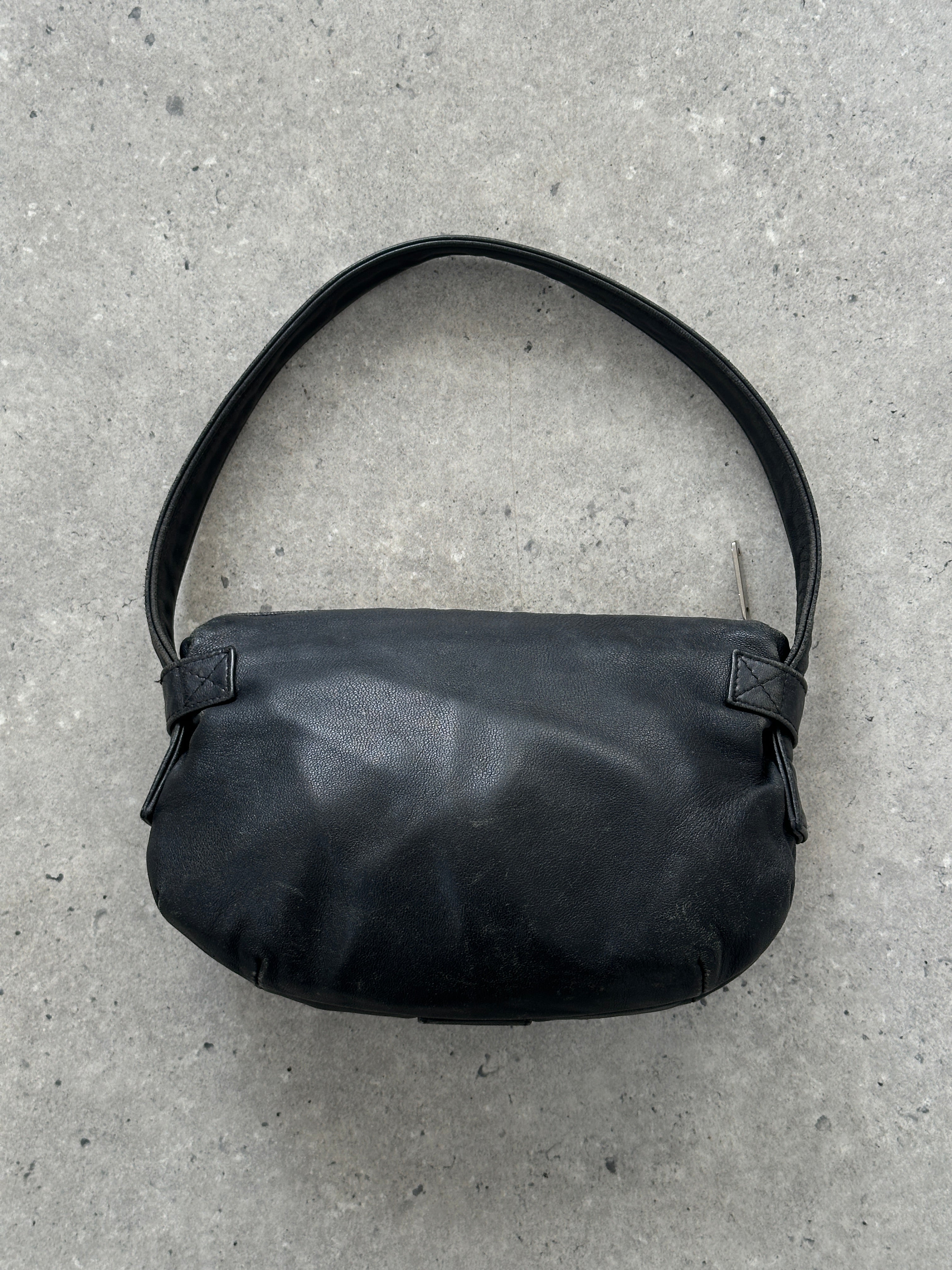 Emporio Armani 2000s aged leather shoulder bag with sleek design and adjustable strap, featuring embossed branding and a classic silhouette.