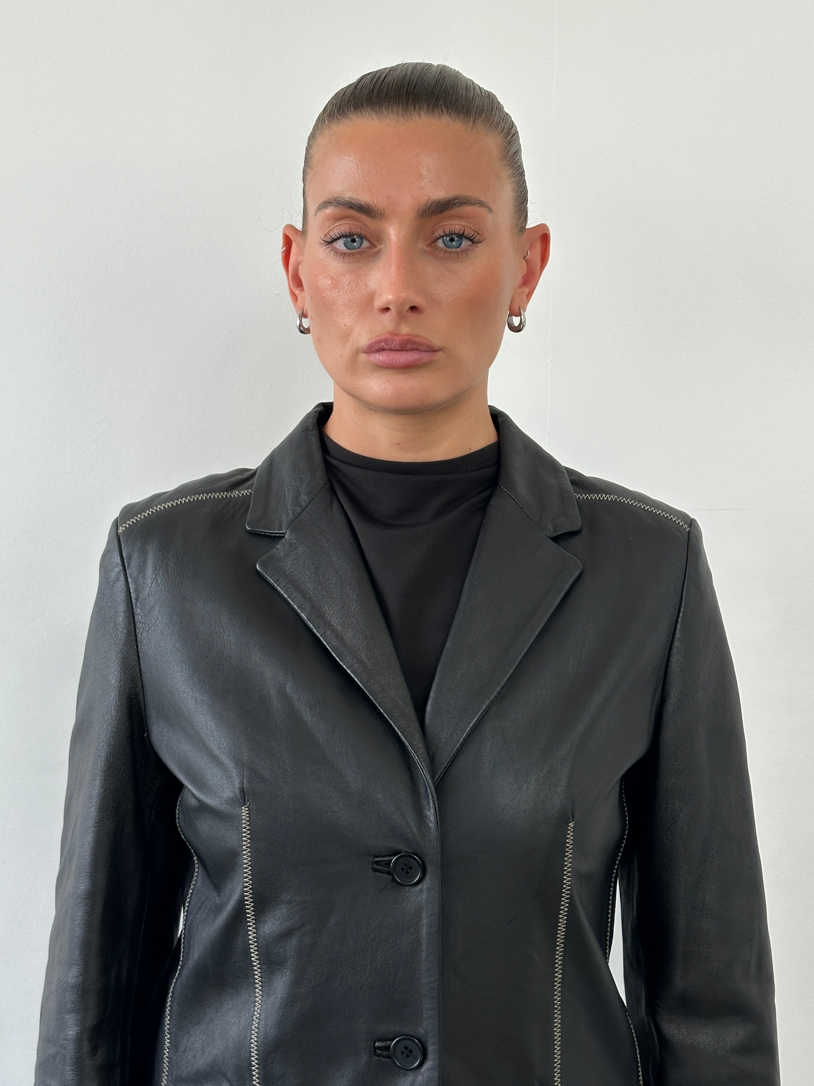 Conbipel single-breasted leather blazer jacket in black, tailored fit, with notch lapels, displayed on a neutral background.
